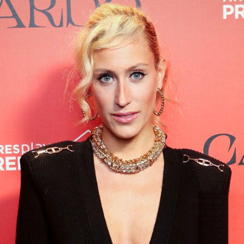 TERESA RIOTT - VALERIA