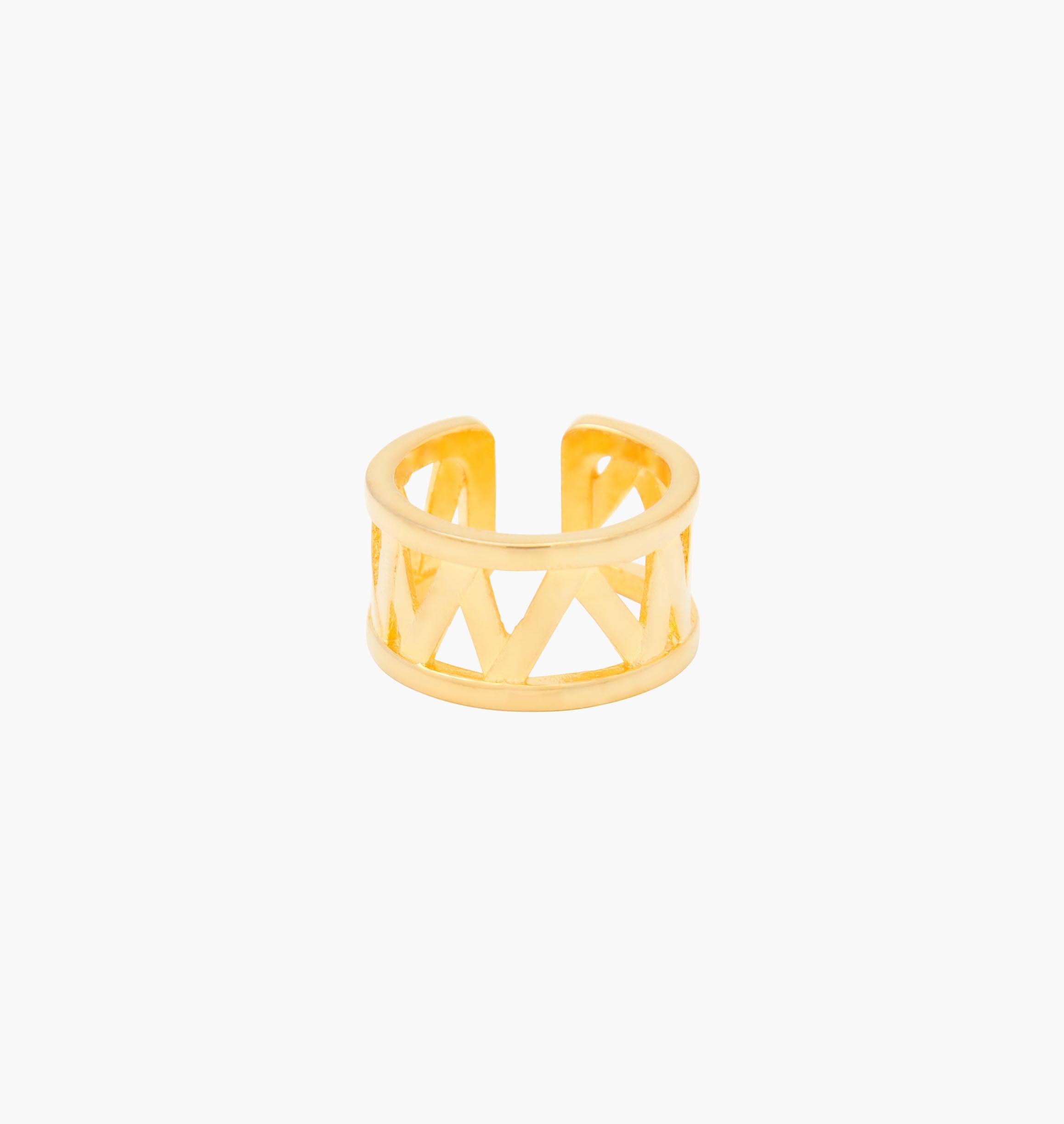 Ring CHARMY Gold - shop.mouttoncollet.com, Moutton colleT, Notre bague CHARMY est réalisée en bronze dorée à l'or fin, il est orné d'un petit logo "MC". Elegant et minimal, il perfectionnera votre style avec une touche de modernité et sera assez discrète pour être associé à vos tenues du quotidien, bijoux doré or, bijoux créateurs fabriqué made in Belgium , bague originale, bague or doré,