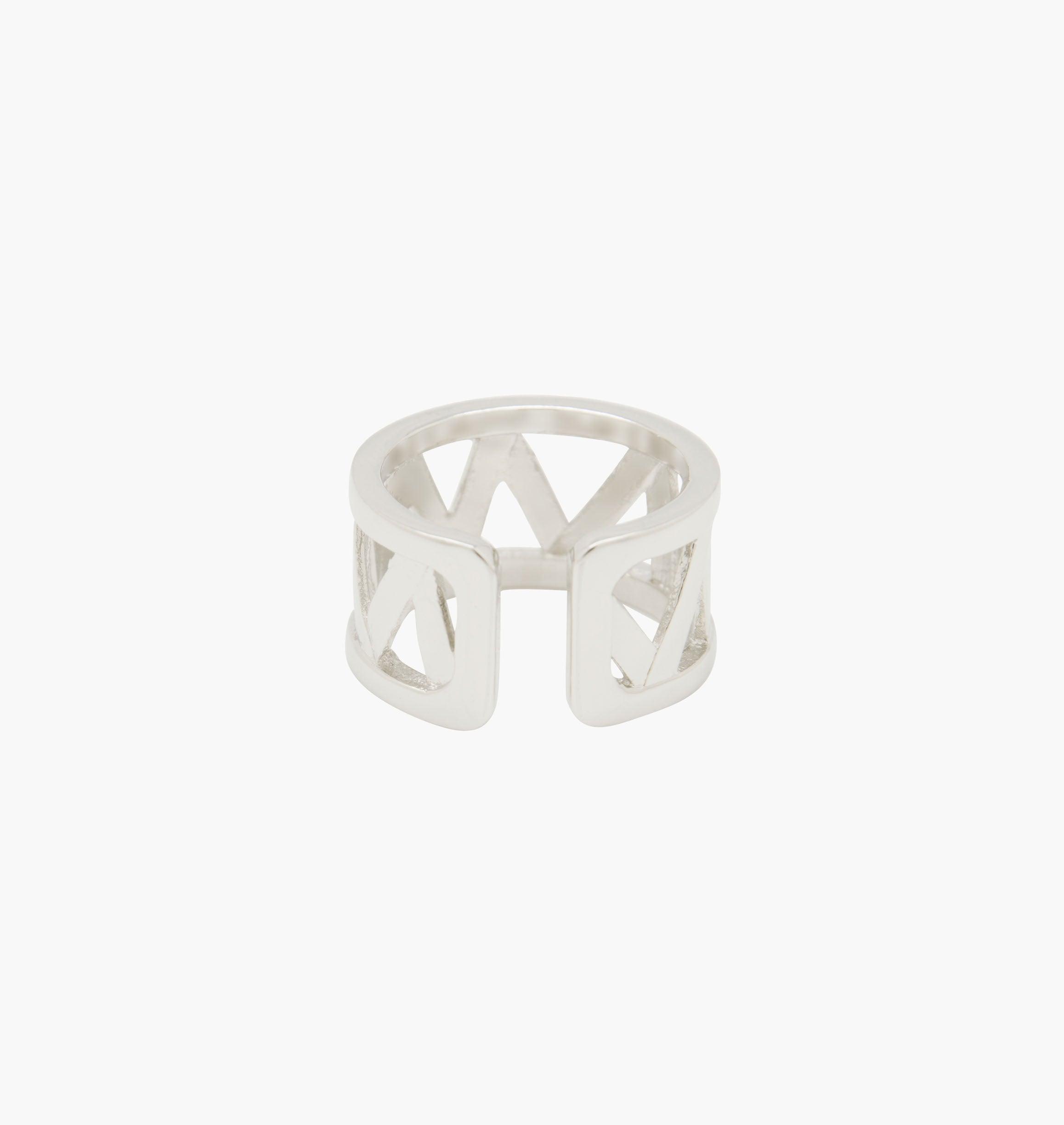 Notre bague CHARMY est réalisée en bronze argenté, il est orné d'un petit logo "MC". Elegant et minimal, il perfectionnera votre style avec une touche de modernité et sera assez discrète pour être associé à vos tenues du quotidien.bijoux argenté argent, bijoux créateurs fabriqué made in Belgium , bague originale, bague argent argenté,
