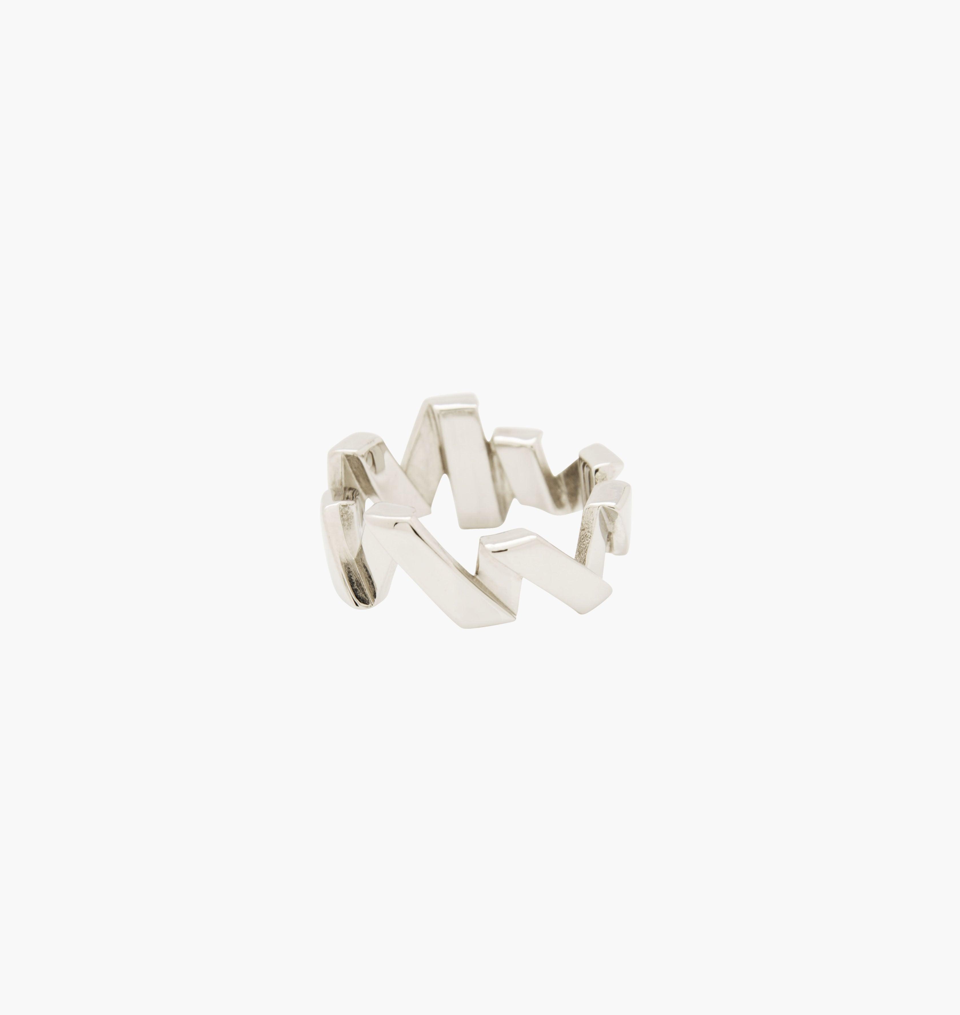 Moutton colleT Notre bague VIBES est réalisée en bronze argenté. Elegante et minimale, elle perfectionnera votre style avec une touche de modernité et fun, pour un look sophistiqué.bijoux argenté argent, bijoux créateurs fabriqué made in Belgium , bague originale, bague argent argenté, zig zag, éclair