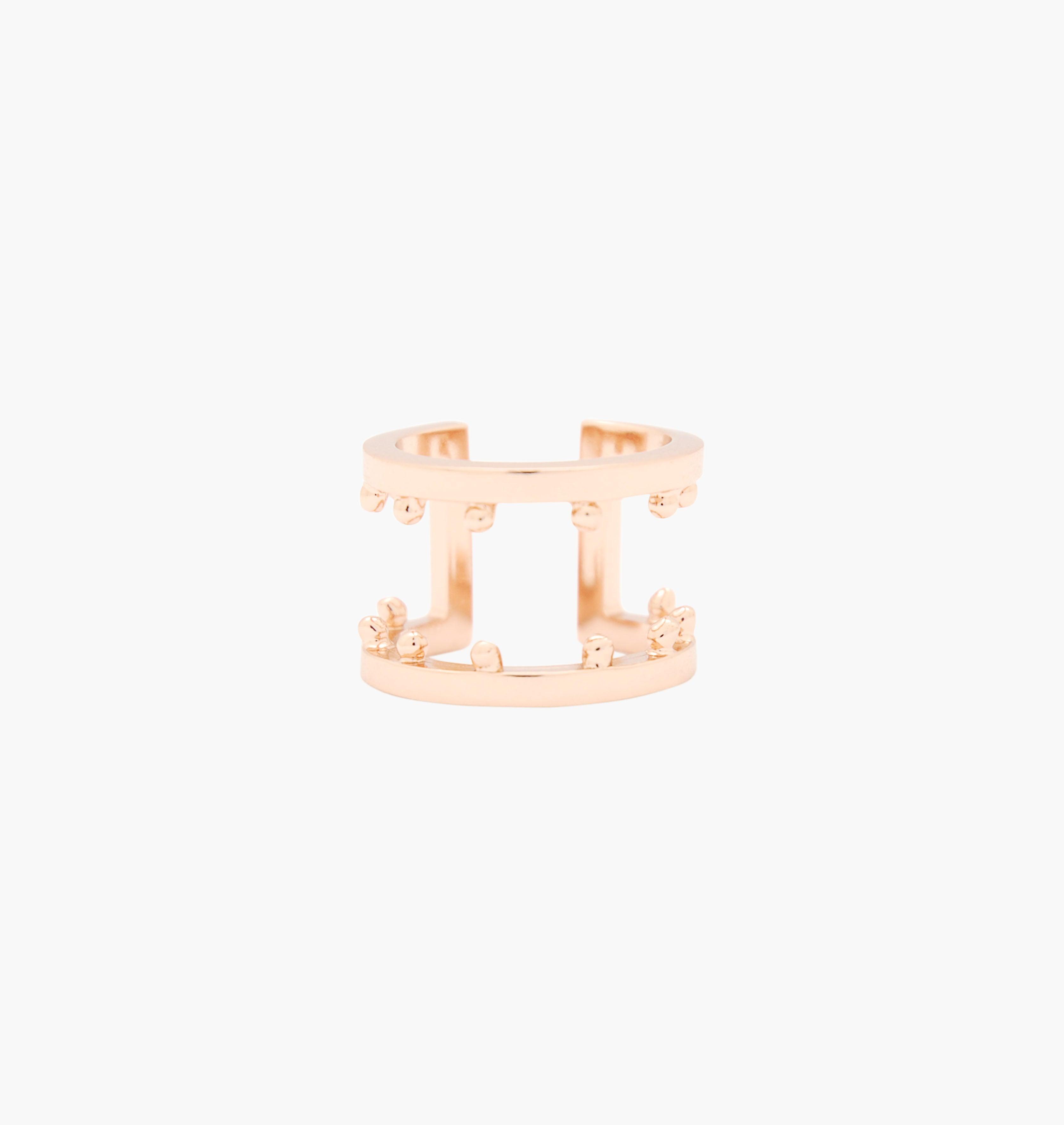 Ring BB-BIONIC Rose Gold - shop.mouttoncollet.com, Moutton colleT, Notre bague BB-BIONIC est réalisée en bronze dorée à l'or rose fin. Elegante et minimale, elle perfectionnera votre style avec une touche de modernité et sera assez discrète pour être associée à vos tenues du quotidien, bijou de createur, hippie chic style, bijou moderne contemporain fashion tendance, fashion week paris, bijoux de stars, bijou classique elegant rock,