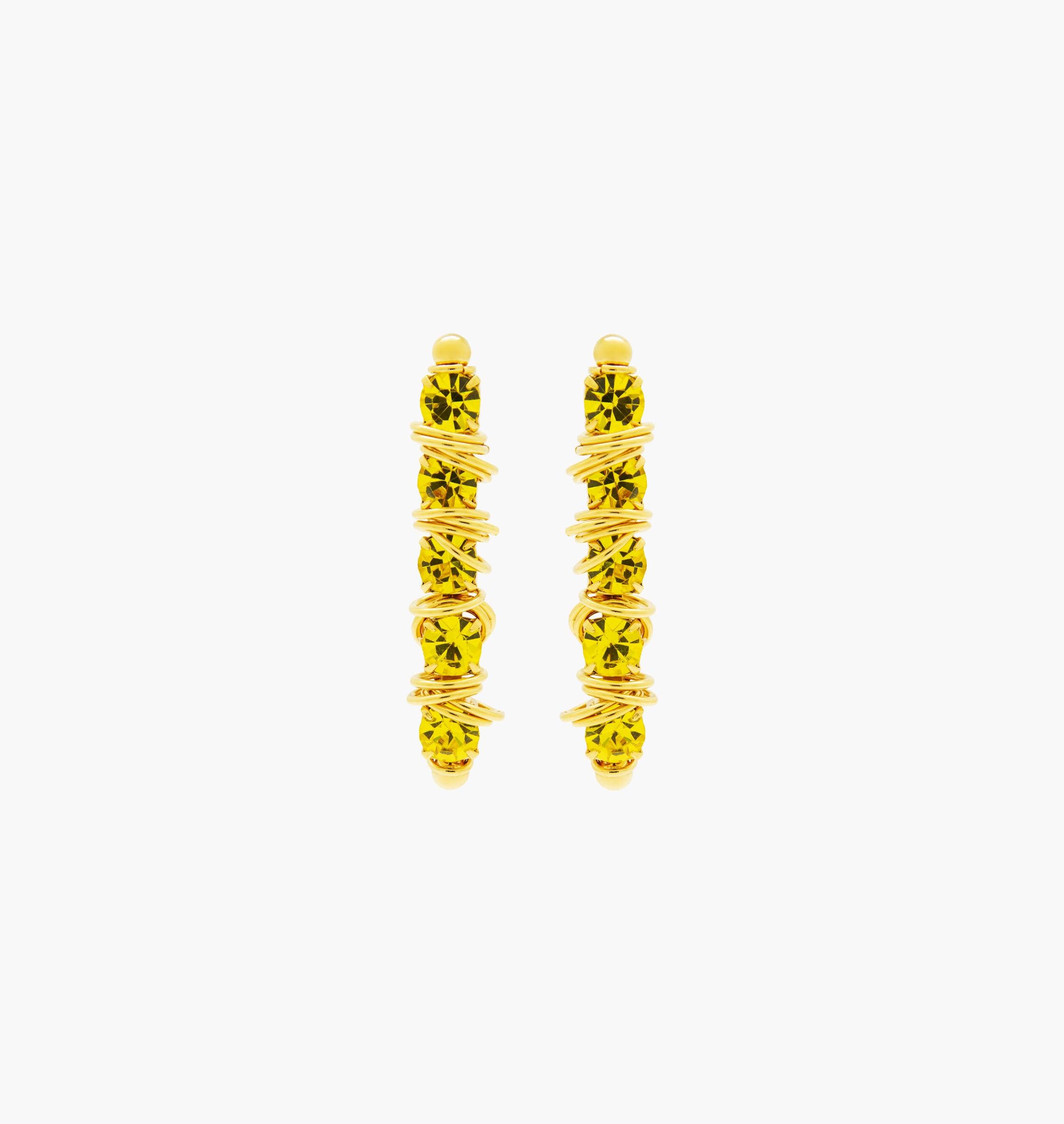 Earrings MINISTARS Citrine - shop.mouttoncollet.com, Nos boucles d'oreilles MINISTARS sont réalisées en bronze dorées à l'or fin, serties de cristaux scintillants coloris citrine et de petits anneaux. Elles seront assez discrètes pour être associées à vos tenues du quotidien, cristal jaune bijou, swarovski, bijou createur, fabrique en france, belgique, italie, belgian designers, creer a paris, moutton collet,