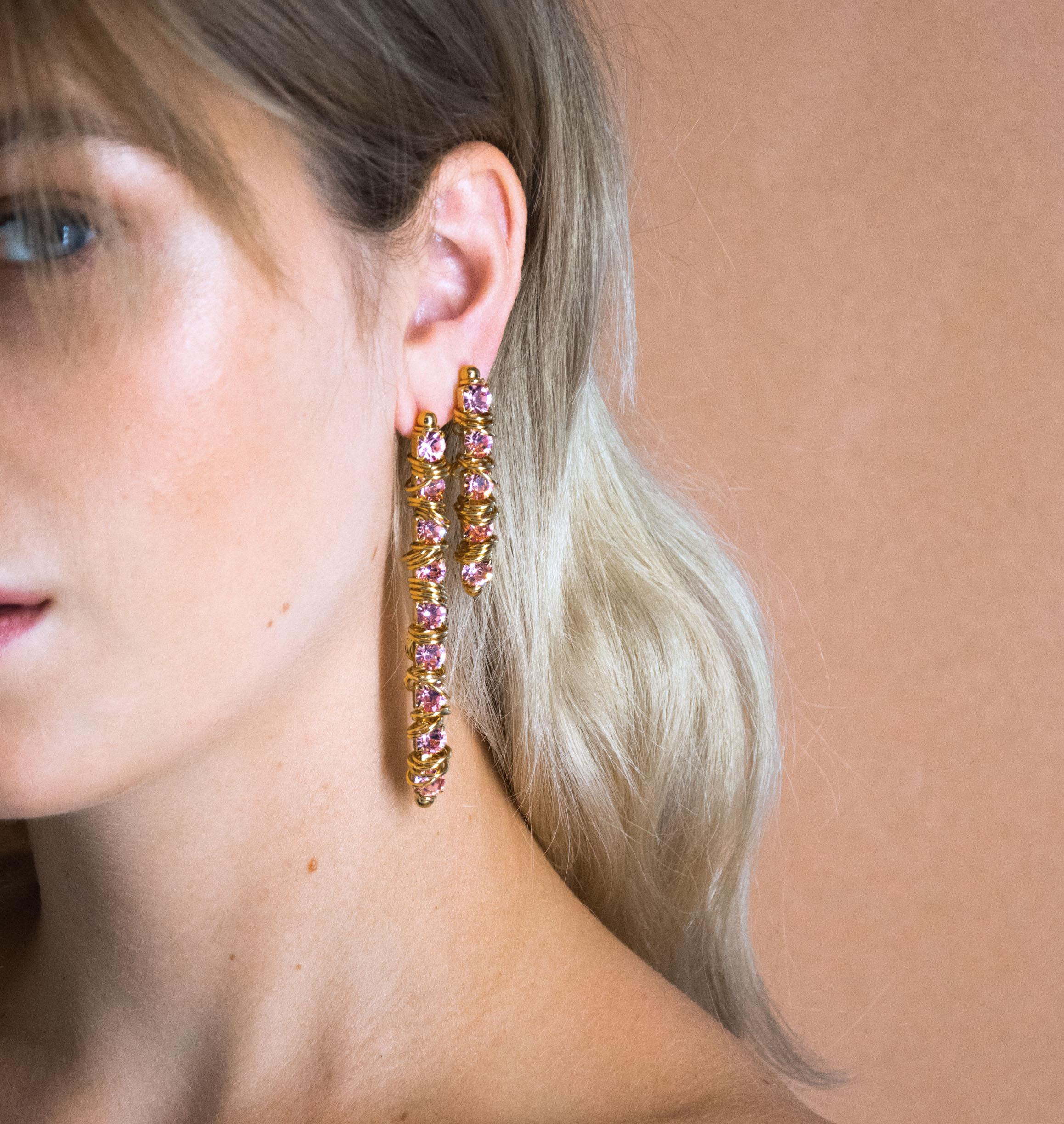 Earrings ALLSTARS Light Rose - shop.mouttoncollet.com, moutton collet, bijoux createurs, bijoux fait main, bijoux fantaisie, bijoux en cristal strass, bijoux cristal swarovski, bijoux luxe, bijoux de stars, bijoux vip, bijoux originaux, bijou original, idee cadeau femme, cadeau de noel, boucles d'oreille strass, boucles d'oreille rock, cadeau chic et elegant, bijou moderne, bijou contemporain, fashion week, Boucles d'oreille en cristal strass rose light rose,