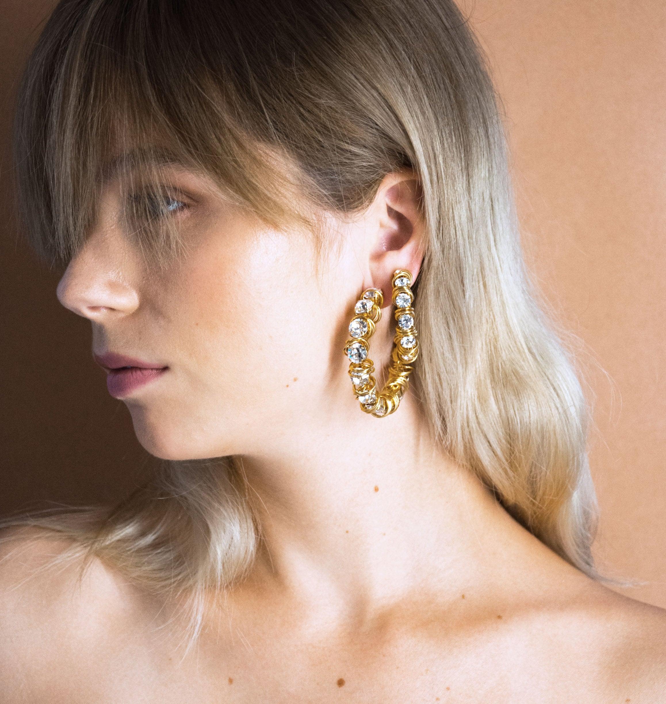 Earrings FUNKY Crystal - shop.mouttoncollet.com, moutton collet, bijoux createurs, bijoux fait main, bijoux fantaisie, bijoux en cristal strass, bijoux cristal swarovski, bijoux luxe, bijoux de stars, bijoux vip, bijoux originaux, bijou original, idee cadeau femme, cadeau de noel, cadeau chic et elegant, bijou moderne, bijou contemporain, fashion week boucles d'oreille créole en cristal strass diamant blanc, madonna, kate moss, aya nakamura, daphne burki, vogue france magazine