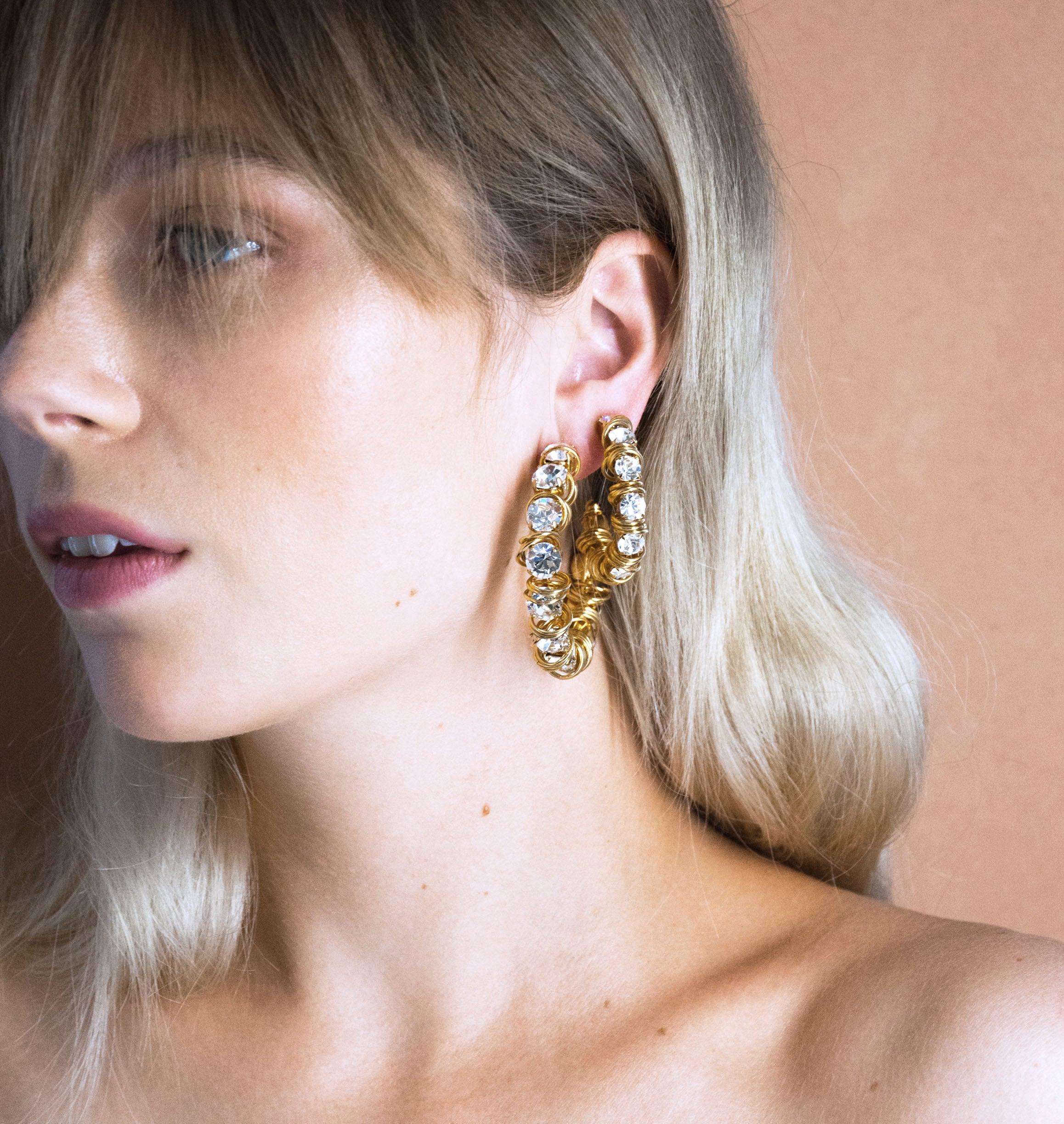 Earrings FUNKY Crystal - shop.mouttoncollet.com, moutton collet, bijoux createurs, bijoux fait main, bijoux fantaisie, bijoux en cristal strass, bijoux cristal swarovski, bijoux luxe, bijoux de stars, bijoux vip, bijoux originaux, bijou original, idee cadeau femme, cadeau de noel, cadeau chic et elegant, bijou moderne, bijou contemporain, fashion week boucles d'oreille créole en cristal strass diamant blanc, madonna, kate moss, aya nakamura, daphne burki, vogue france magazine