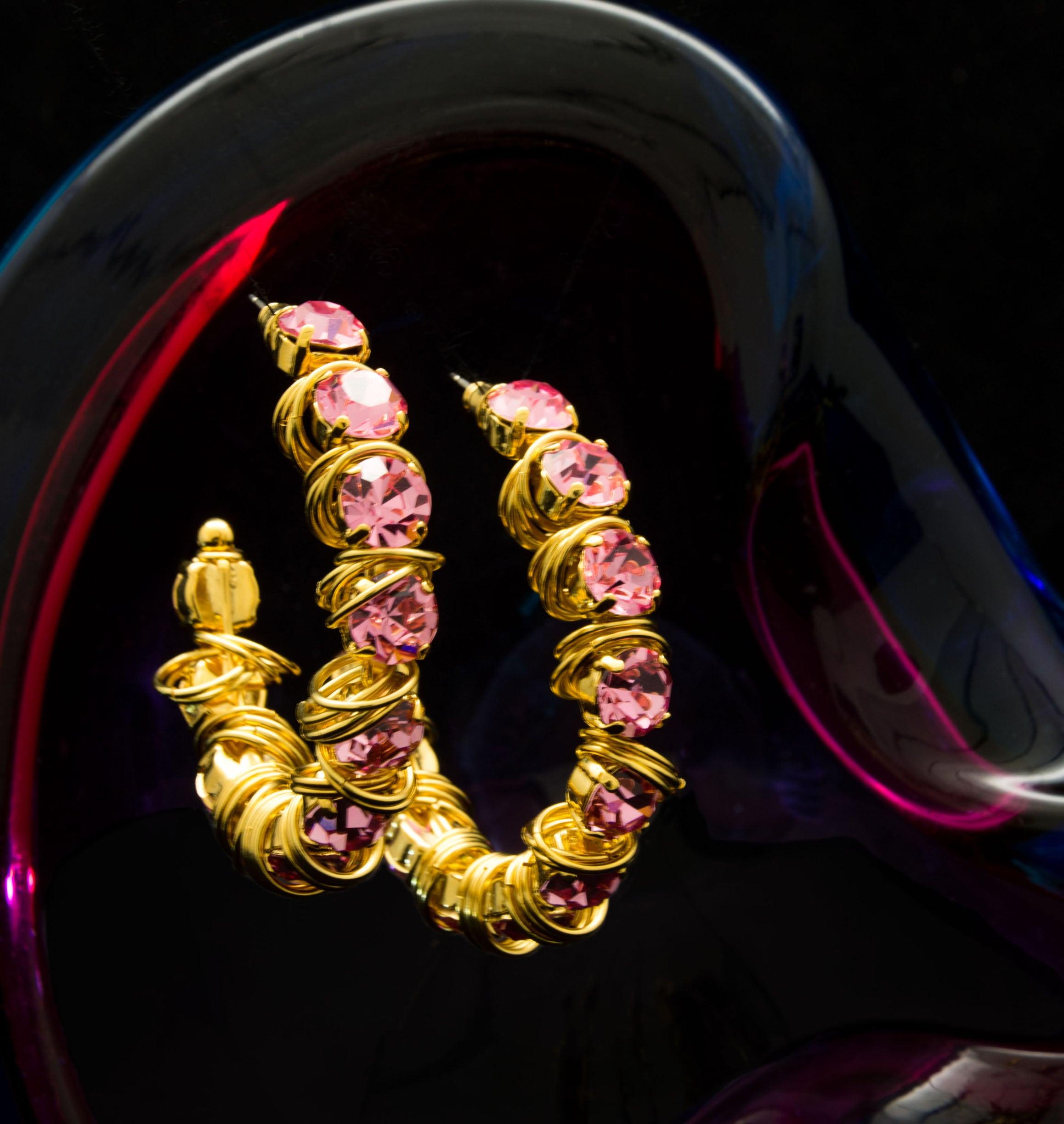 Earrings FUNKY Light Rose - shop.mouttoncollet.com, moutton collet, bijoux createurs, bijoux fait main, bijoux fantaisie, bijoux en cristal strass, bijoux cristal swarovski, bijoux luxe, bijoux de stars, bijoux vip, bijoux originaux, bijou original, idee cadeau femme, cadeau de noel, cadeau chic et elegant, bijou moderne, bijou contemporain, fashion week boucles d'oreille créole en cristal strass rose light rose, madonna, kate moss, aya nakamura, daphne burki, vogue france magazine, charlotte cargnello