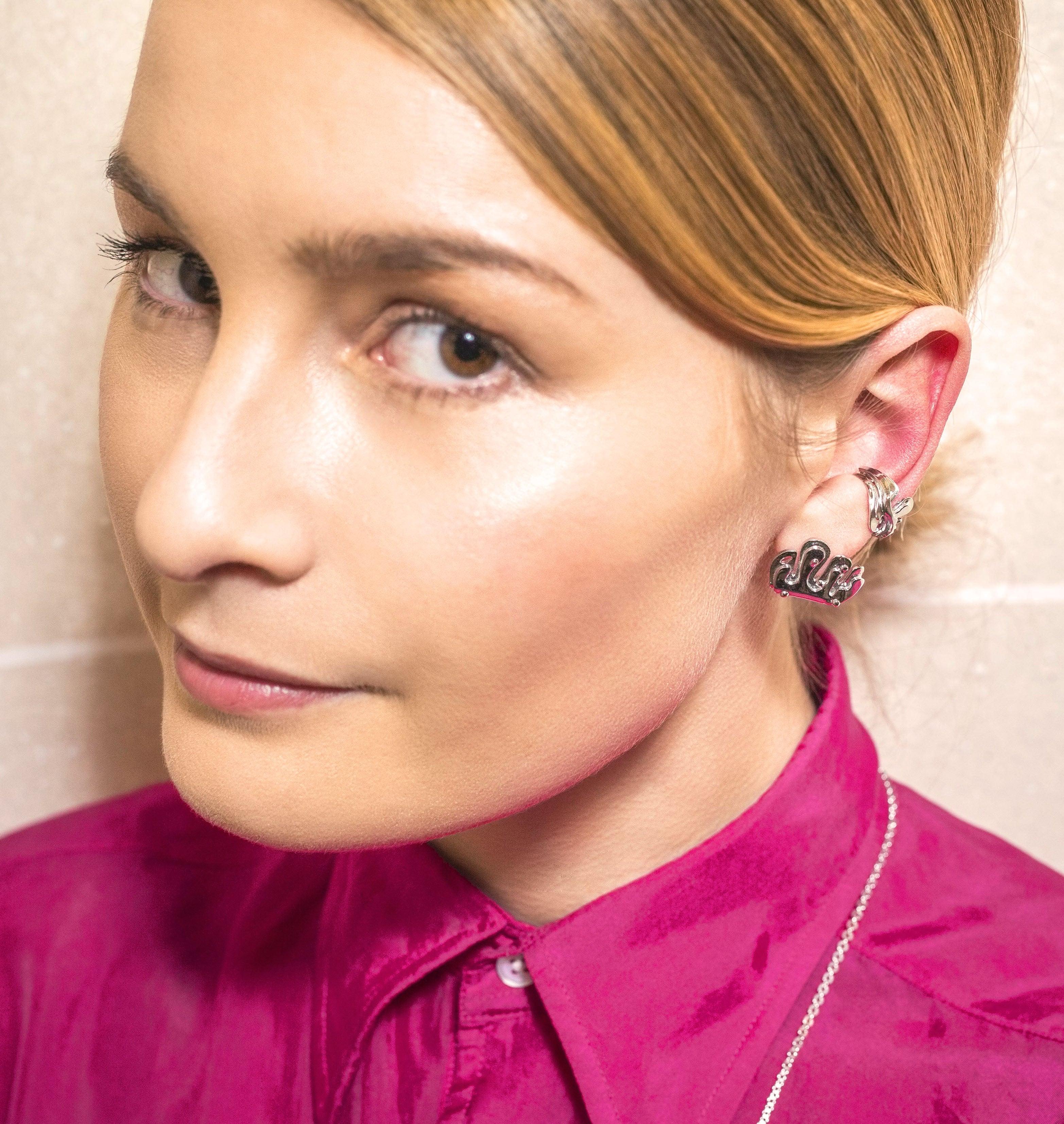 Earrings EXOTIC Gold and Silver - shop.mouttoncollet.com, Moutton colleT, Nos boucles d'oreilles EXOTIC sont réalisées en bronze dorées à l'or fin et argent. Elles habilleront vos lobes d'oreilles avec une touche fun avec ses lignes fluides et sculpturales, pour un look modern et peps, bijoux de createurs, bijoux doré et argenté, bijoux fantaisie,