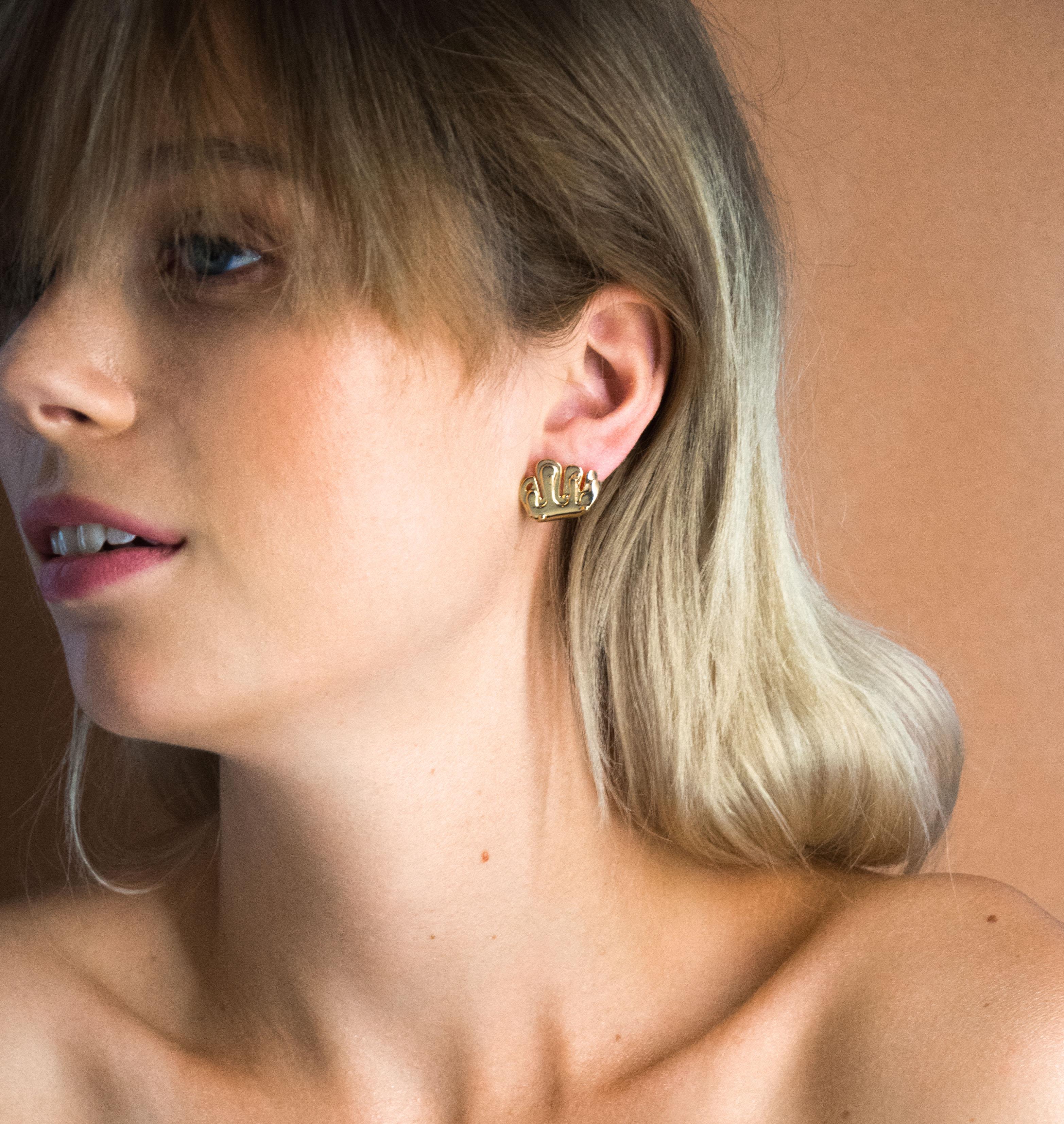 Earrings EXOTIC Gold and Silver - shop.mouttoncollet.com, Moutton colleT, Nos boucles d'oreilles EXOTIC sont réalisées en bronze dorées à l'or fin et argent. Elles habilleront vos lobes d'oreilles avec une touche fun avec ses lignes fluides et sculpturales, pour un look modern et peps, bijoux de createurs, bijoux doré et argenté, bijoux fantaisie,