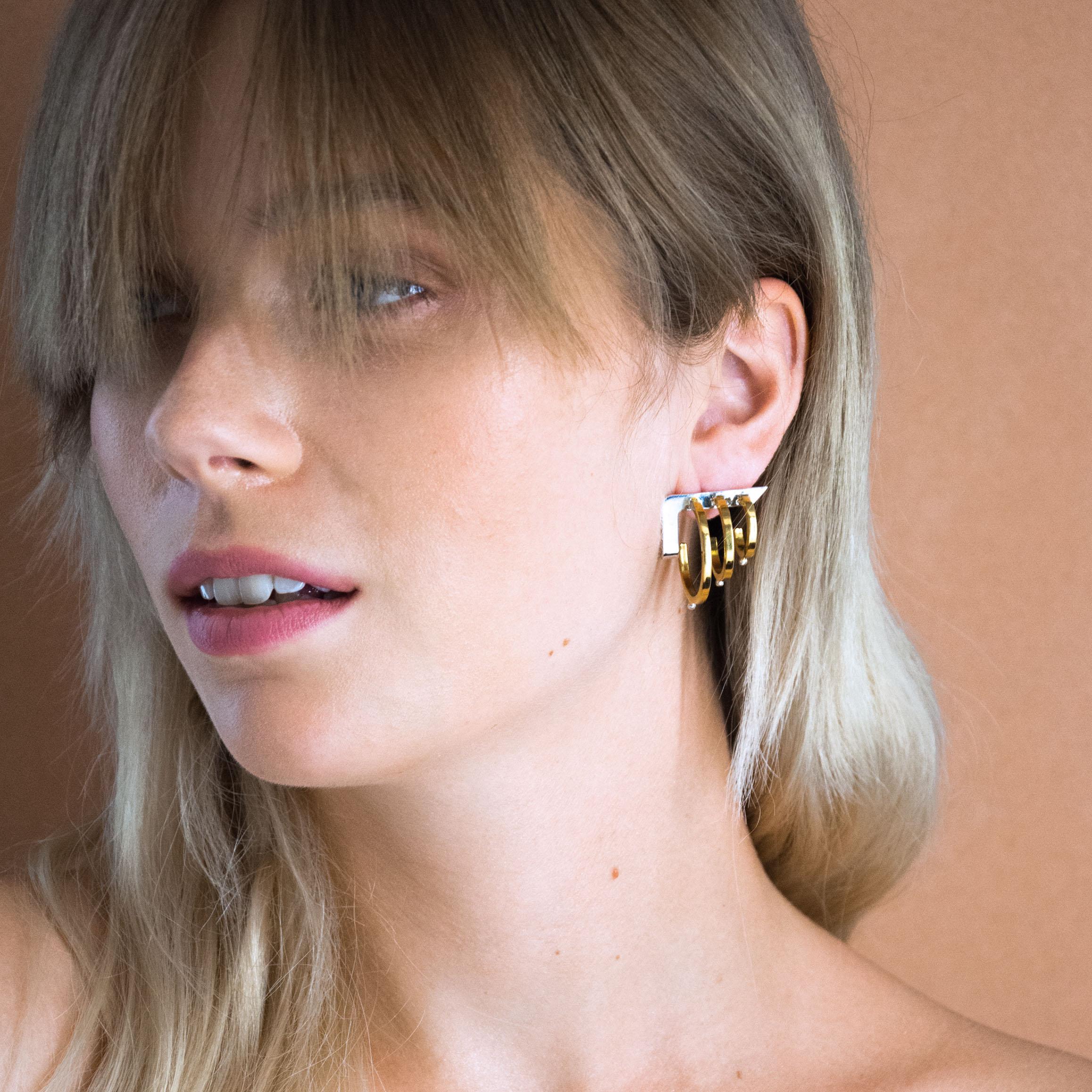 Earrings BIONIC Gold and Silver - shop.mouttoncollet.com, Moutton colleT Nos boucles d'oreilles BIONIC sont réalisées en bronze dorées à l'or fin et argent. Elegantes et minimales, elles perfectionneront votre style avec une touche de modernité, bijoux de createurs, bijoux de qualité, halsey, halsey style, cosmopolitain magazine usa aya kanai, bijoux modernes contemporains elegants rock tendance,