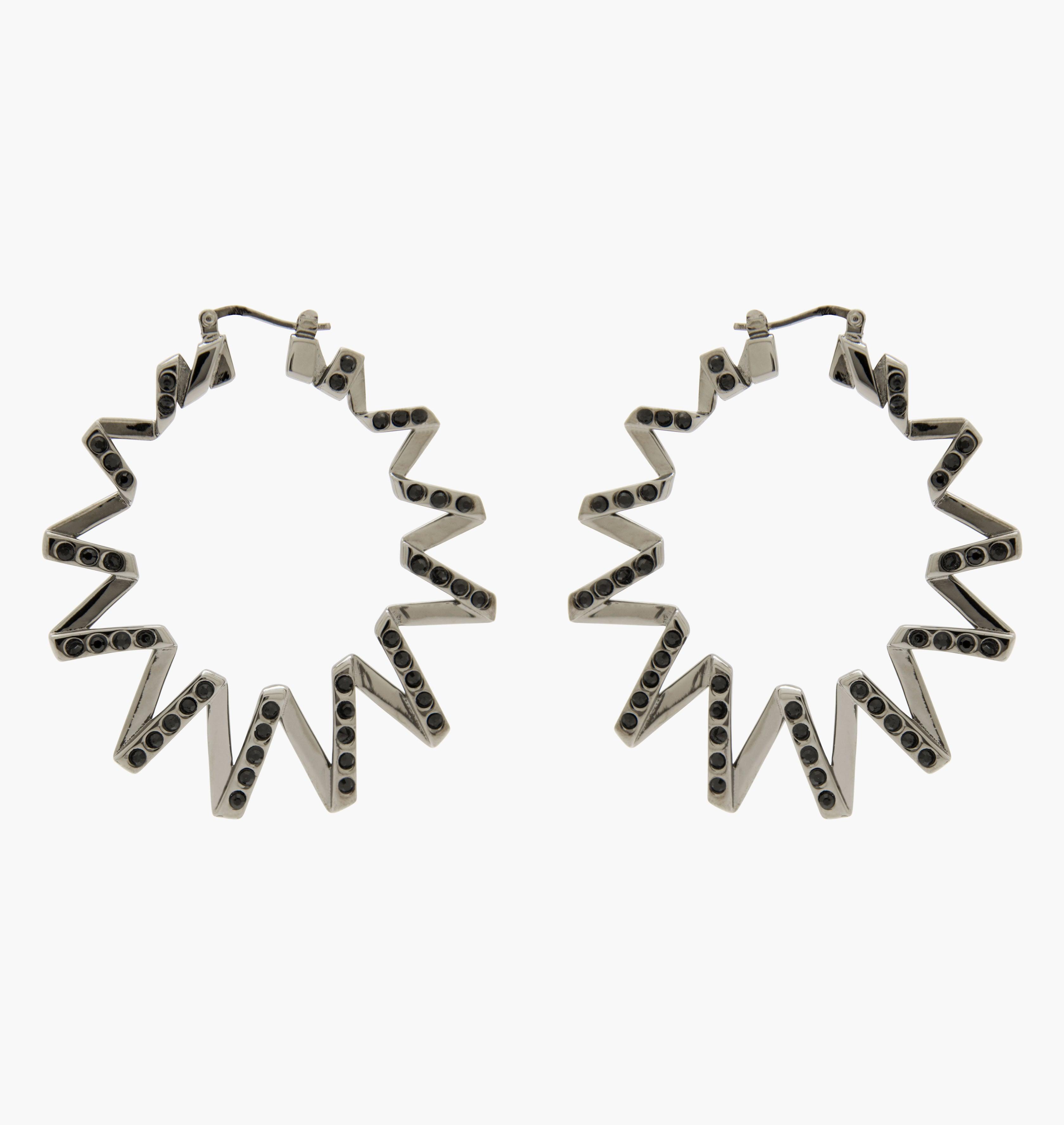 Moutton colleT, Nos boucles d'oreille CRYSTAL FRISSON sont réalisées en bronze doré ruthenium, serties de cristaux scintillants coloris jet noir. Elles donneront à votre look une touche fun et chic.bijoux ruthenium argent, bijoux créateurs fabriqué made in Belgium , boucle d'oreille originale, boucle d'oreille argent ruthenium, boucle d'oreille strass , année 80, creole, creole strass