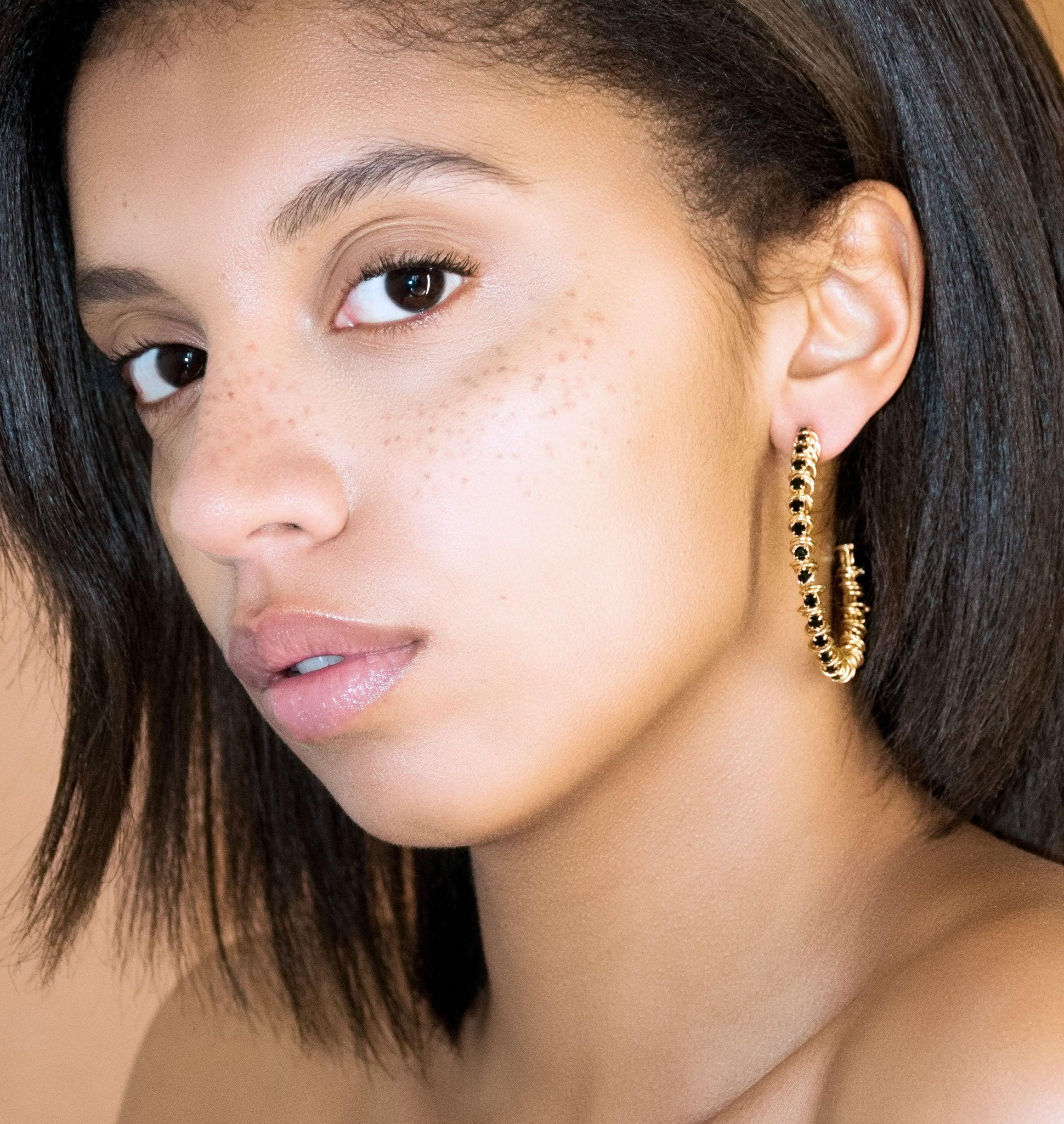 Earrings MOOPS Black - shop.mouttoncollet.com, Moutton colleT, Nos boucles d'oreilles MOOPS sont réalisées en bronze dorées à l'or fin, serties de cristaux scintillants coloris noir et de petits anneaux. Elles seront parfaites pour look moderne et étincelant. boucles d'oreille creoles, or, doré, moutton collet, idee cadeau, bijou femme, vogue magazine