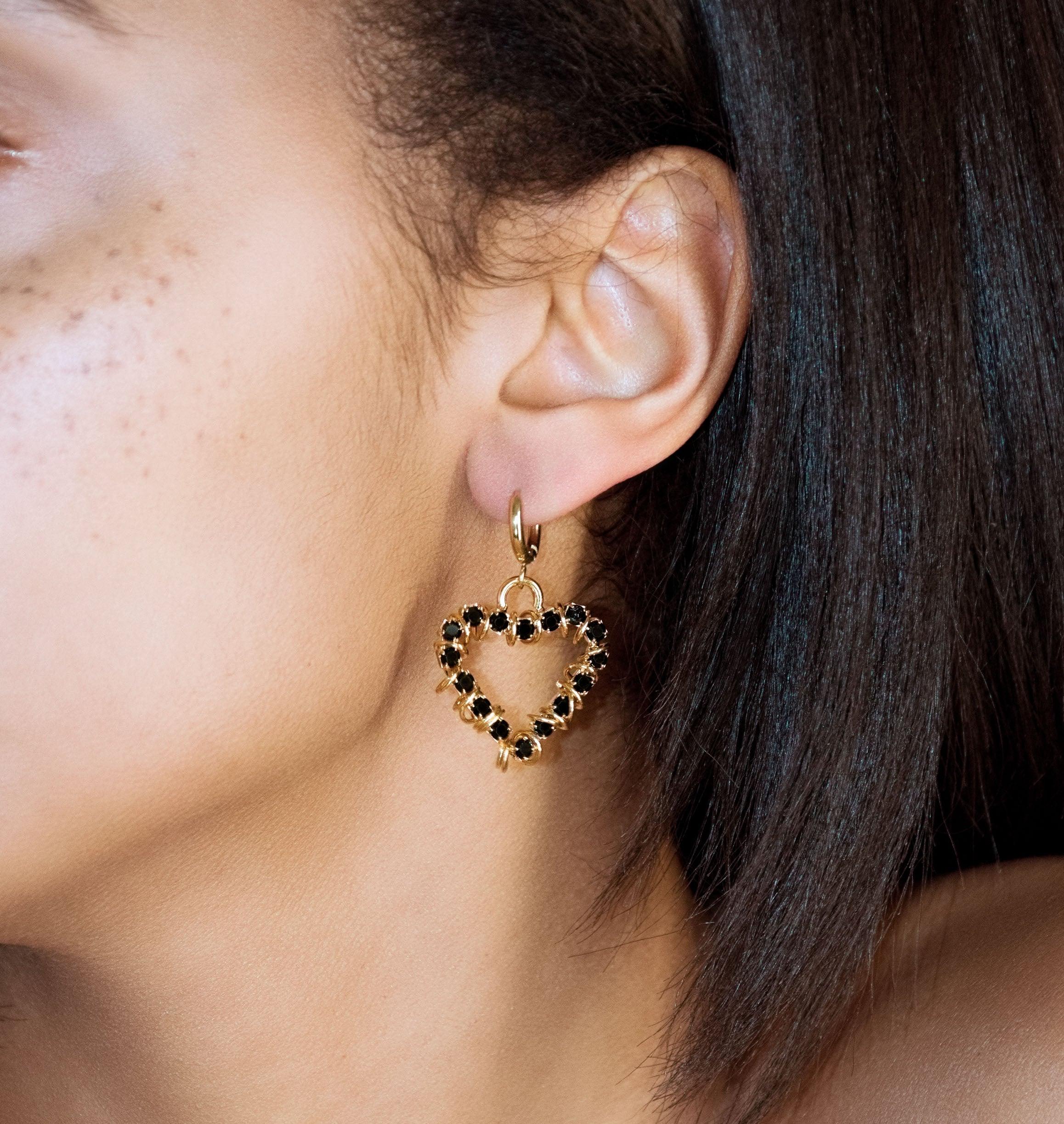 Earrings CREOLE BISOUS Black - shop.mouttoncollet.com, Moutton colleT,Nos boucles d'oreilles CREOLE BISOUS sont réalisées en bronze dorées à l'or fin, serties de cristaux scintillants coloris noir et de petits anneaux. Elles seront parfaites pour look moderne et étincelant. bijoux fantaisie coeur, heart, bijoux createurs,