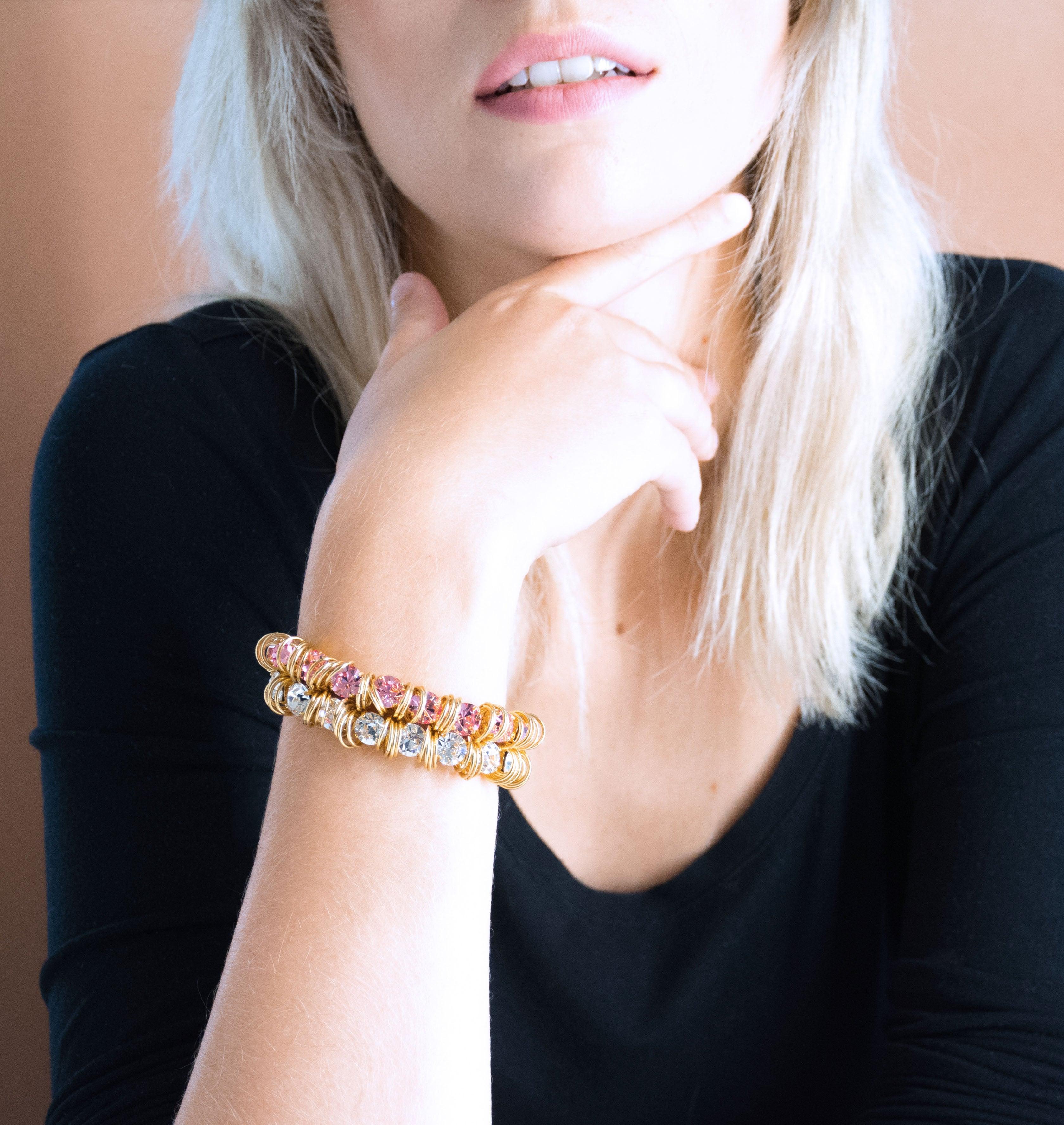 Bracelet FUNKY Light Rose - shop.mouttoncollet.com, Moutton colleT, Notre bracelet FUNKY est réalisé en bronze dorées à l'or fin, serties de cristaux scintillants coloris light rose avec de grands anneaux. Il est orné d'un médaillon gravé "Moutton colleT" et d'un petit logo gravé "MC". Il sera assez discret pour être associé à vos tenues du quotidien., swarovski, bracelet chic et elegant, bijou de soirée, bijou luxe, bijoux strass, bijoux or doré,