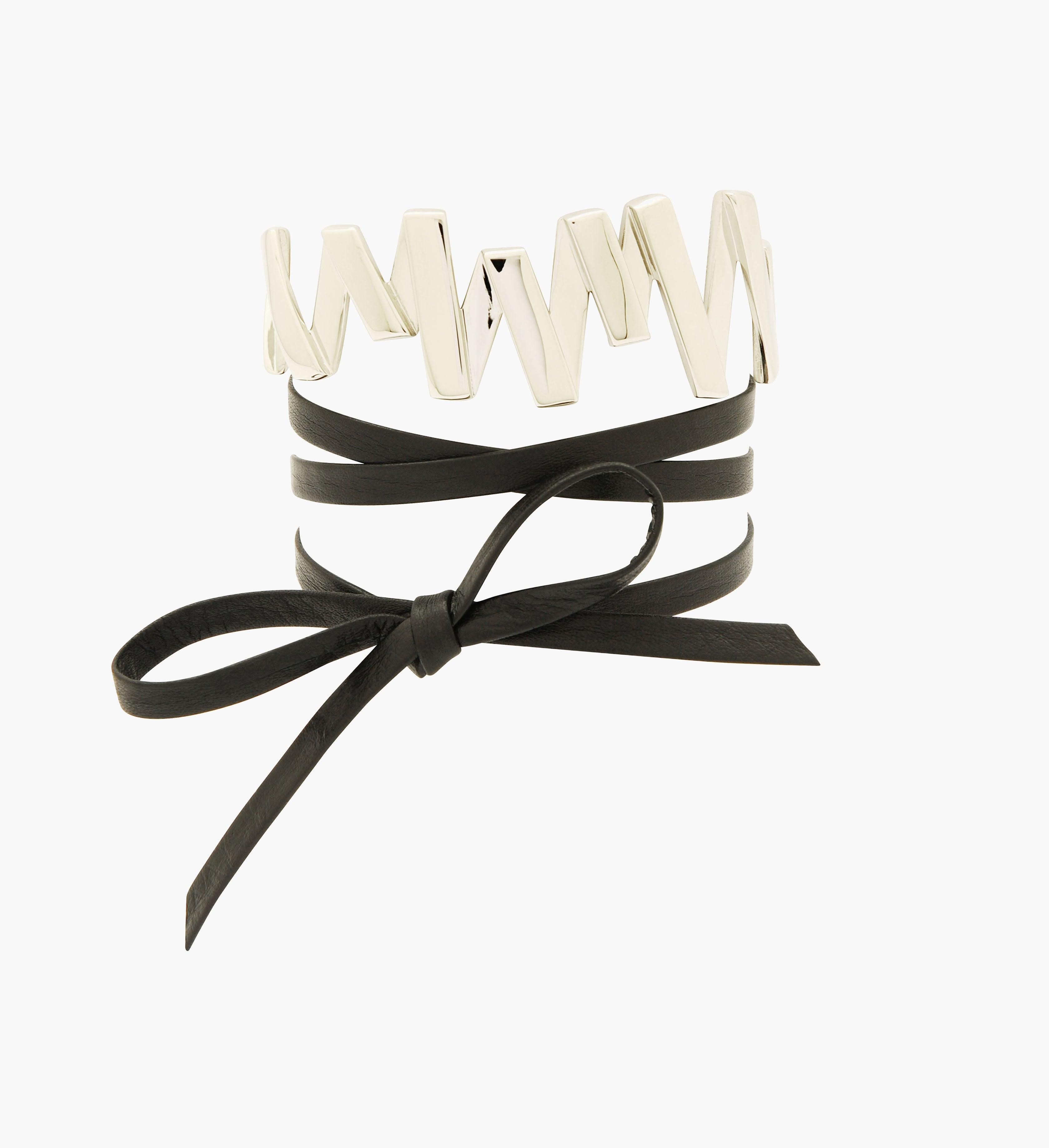 Moutton colleT Notre bracelet VIBES est réalisé en bronze argenté et bandes de cuir noir. Il habillera votre poignet avec une touche fun et chic, pour un look modern et peps.bijoux argent argenté, bijoux créateurs fabriqué made in Belgium , bracelet originale, bracelet argent argenté, zig zag, éclair , bracelet cuir, cuff cuir, bracelet argent avec cuir, bracelet lien cuir argent argenté