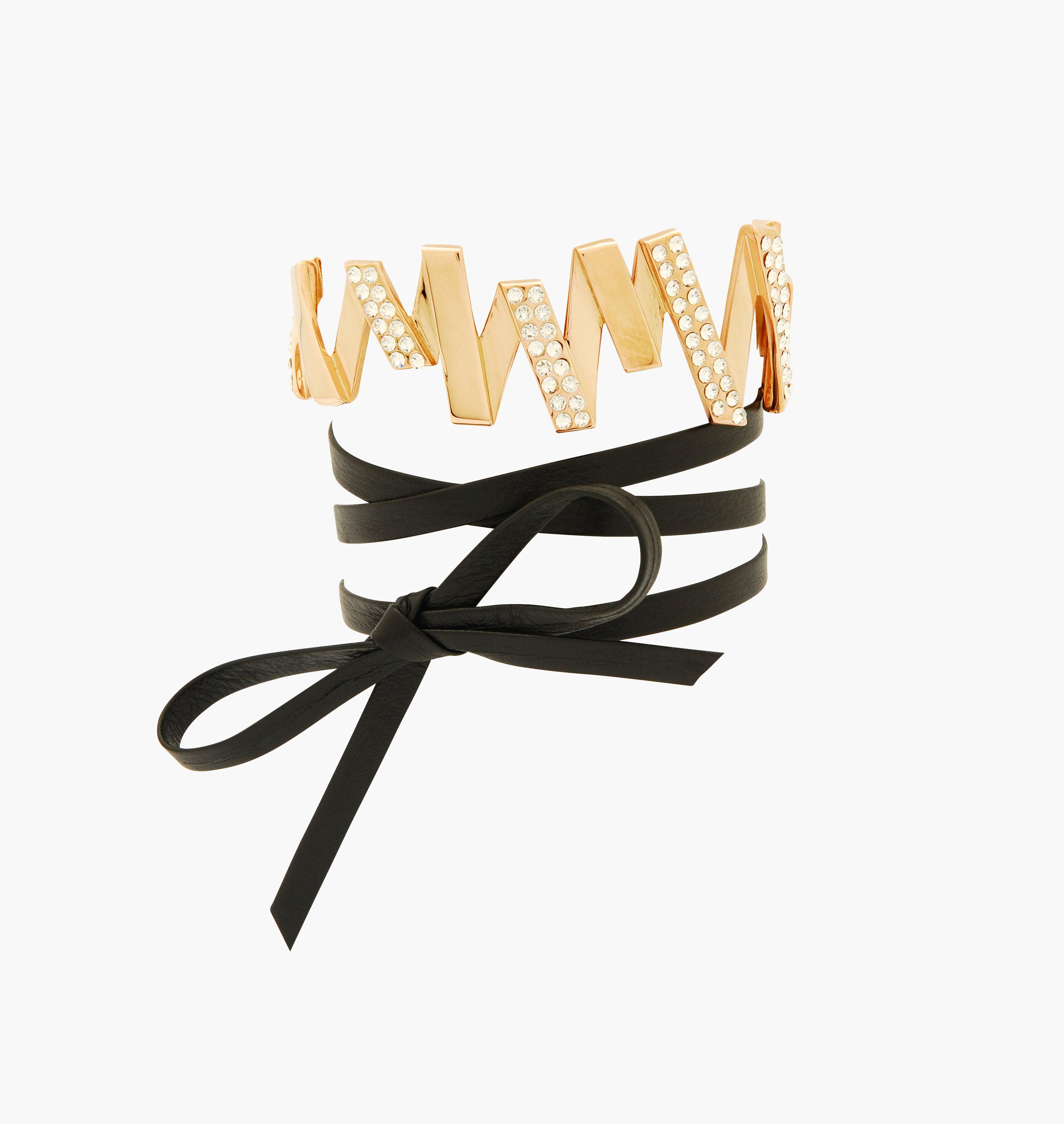 Moutton colleT Notre bracelet CRYSTAL VIBES est réalisé en bronze doré à l'or rose fin, serties de cristaux scintillants coloris diamond et bandes de cuir noir. Il habillera votre poignet avec une touche fun et chic, pour un look modern et peps, bijoux argent rosé or, bijoux créateurs fabriqué made in Belgium , bijoux strass, bracelet originale, bracelet or rose ,rock, zig zag, éclair strass , bracelet strass cuir, cuff strass cuir, bracelet or rose avec cuir, bracelet lien cuir strass