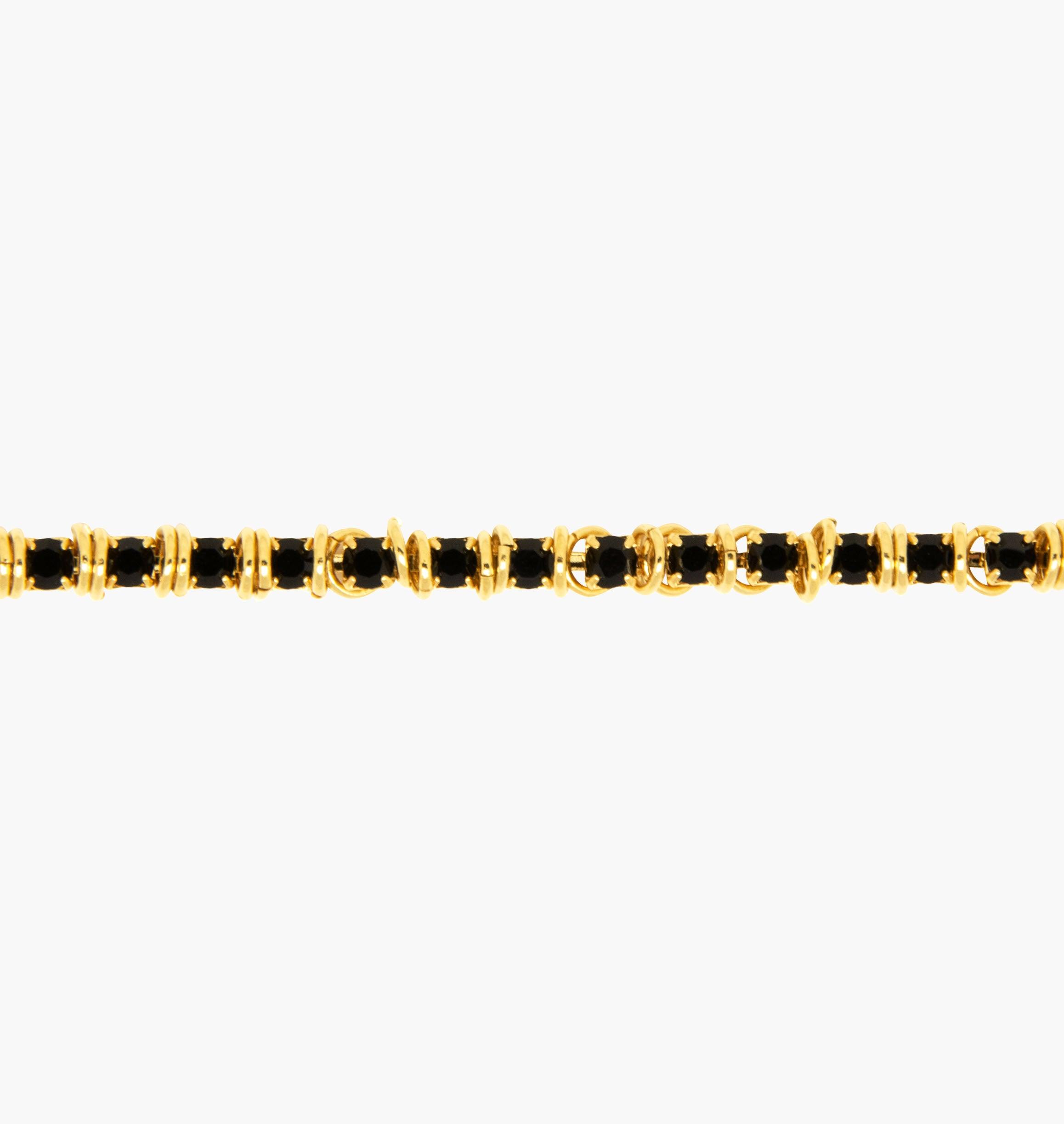 Bracelet LUCIOLE Black - shop.mouttoncollet.com, Moutton colleT Notre bracelet LUCIOLE est réalisé en bronze dorées à l'or fin, serties de cristaux scintillants coloris noir avec de grands anneaux. Il est orné d'un médaillon gravé "Moutton colleT" et d'un petit logo gravé "MC". Il sera assez discret pour être associé à vos tenues du quotidien.