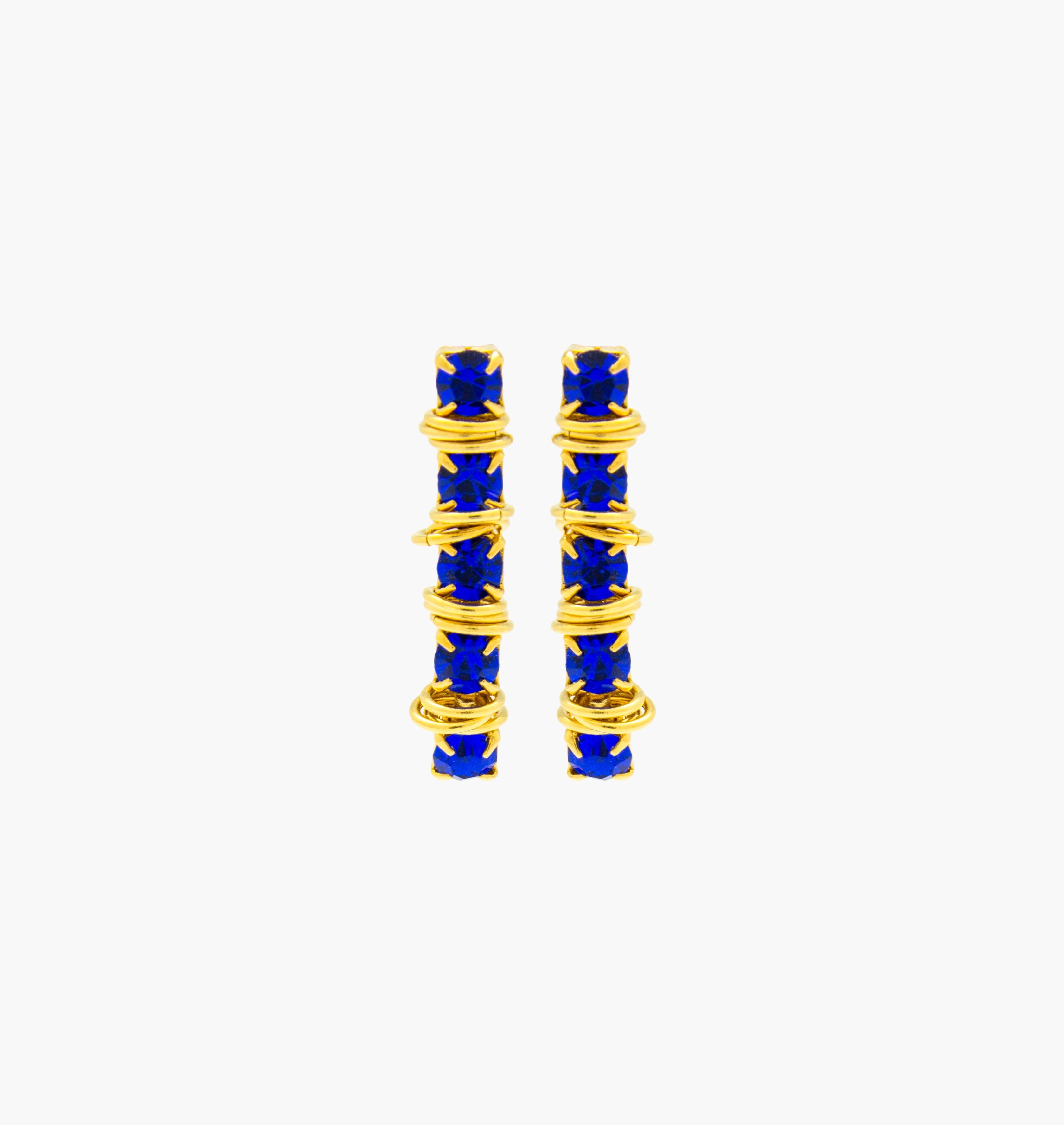 "GOURMANDISES" Jewellery Candle Earrings - shop.mouttoncollet.com, bougie naturelle 100% végétale, boite allumettes, pochon bijou, moutton collet, bougie de createur, bougie de luxe, bougie deco, bougie decoration interieur, chic et elegante, idee cadeau, cadeau de noel femme, bijou femme, cadeau anniversaire, cadeau chic original, Bougie Bijou, Boucles d'oreille en cristal, coffret Bougie parfumee et bijou cristal swarovski bleu saphire strass