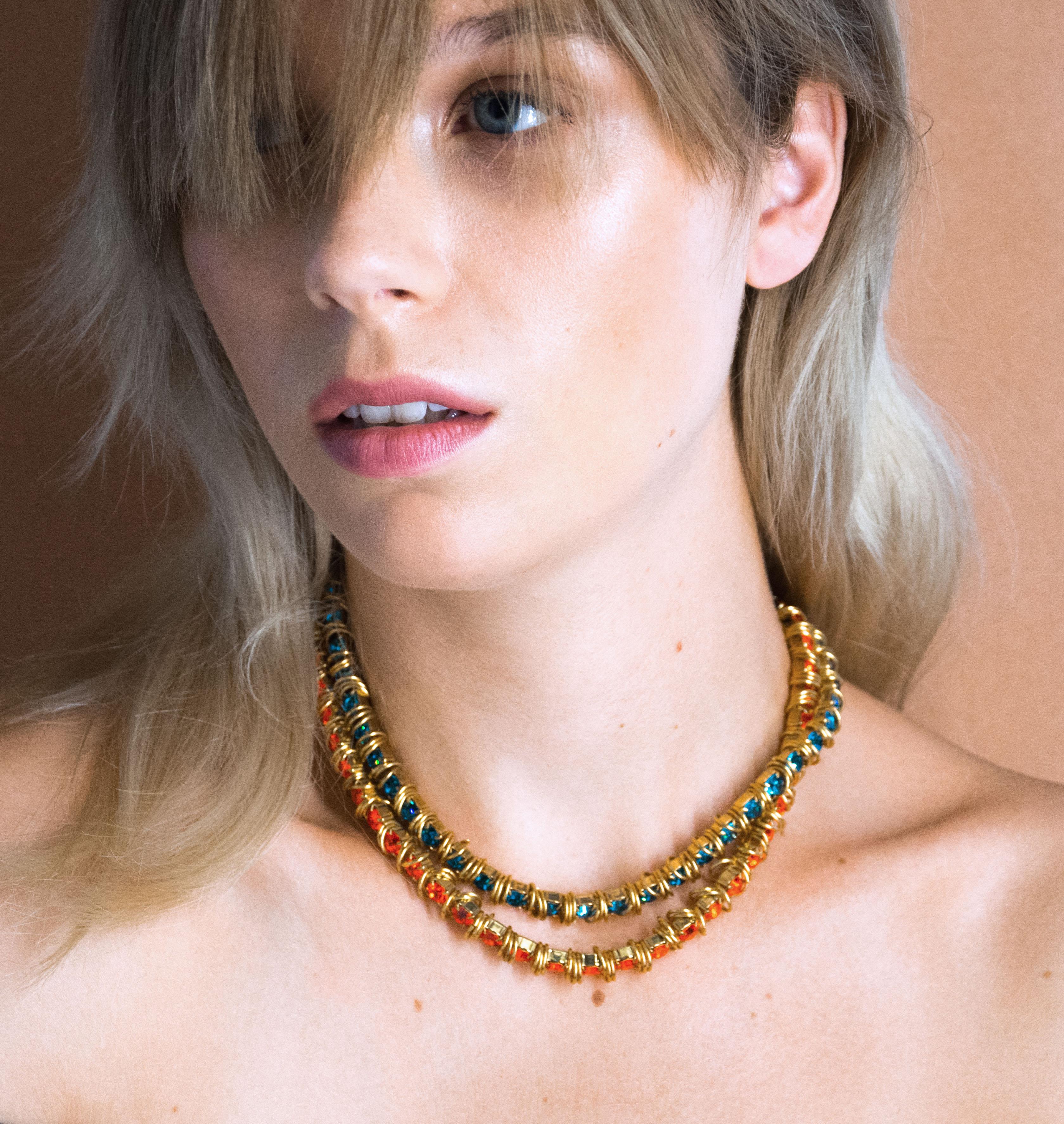 Necklace ALLSTARS Hyacinth - shop.mouttoncollet.com, moutton collet, bijoux createurs, bijoux fait main, bijoux fantaisie, bijoux en cristal strass, bijoux cristal swarovski, bijoux luxe, bijoux de stars, bijoux vip, bijoux originaux, bijou original, idee cadeau femme, cadeau de noel, collier strass, collier rock, cadeau chic et elegant, bijou moderne, bijou contemporain, fashion week, Collier en cristal strass rouge hyacinth, madonna, kate moss, beyonce, jennifer lopez, gucci, vogue france magazine