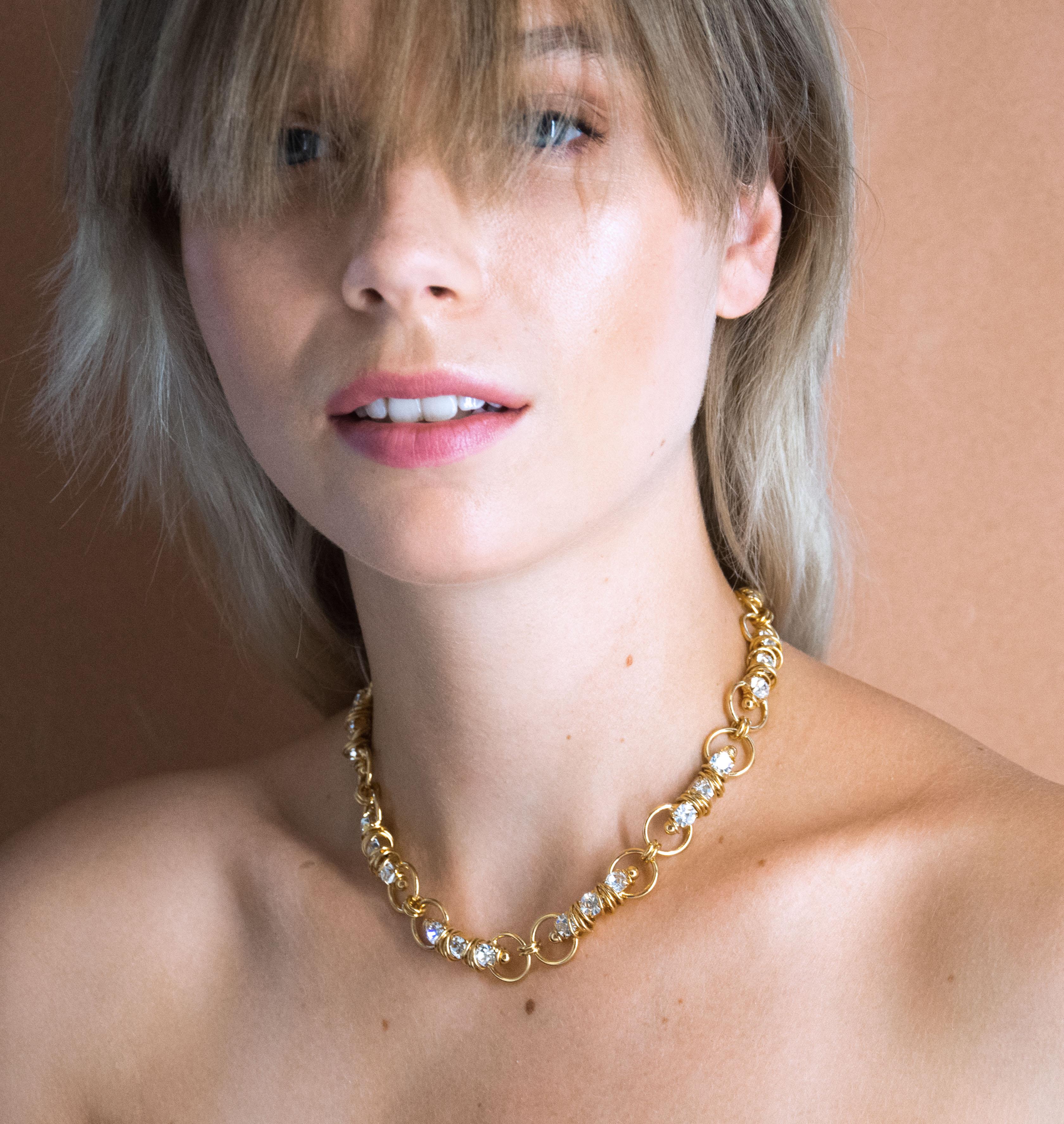 Necklace MIXY Crystal - shop.mouttoncollet.com, Moutton colleT, Notre collier MIXY est réalisé en bronze dorées à l'or fin, serties de cristaux scintillants coloris diamant avec de grands et petits anneaux, collier fantaisie, collier strass, swarovski, bijoux fait main, bijoux createurs, bijoux luxe, bijoux gucci