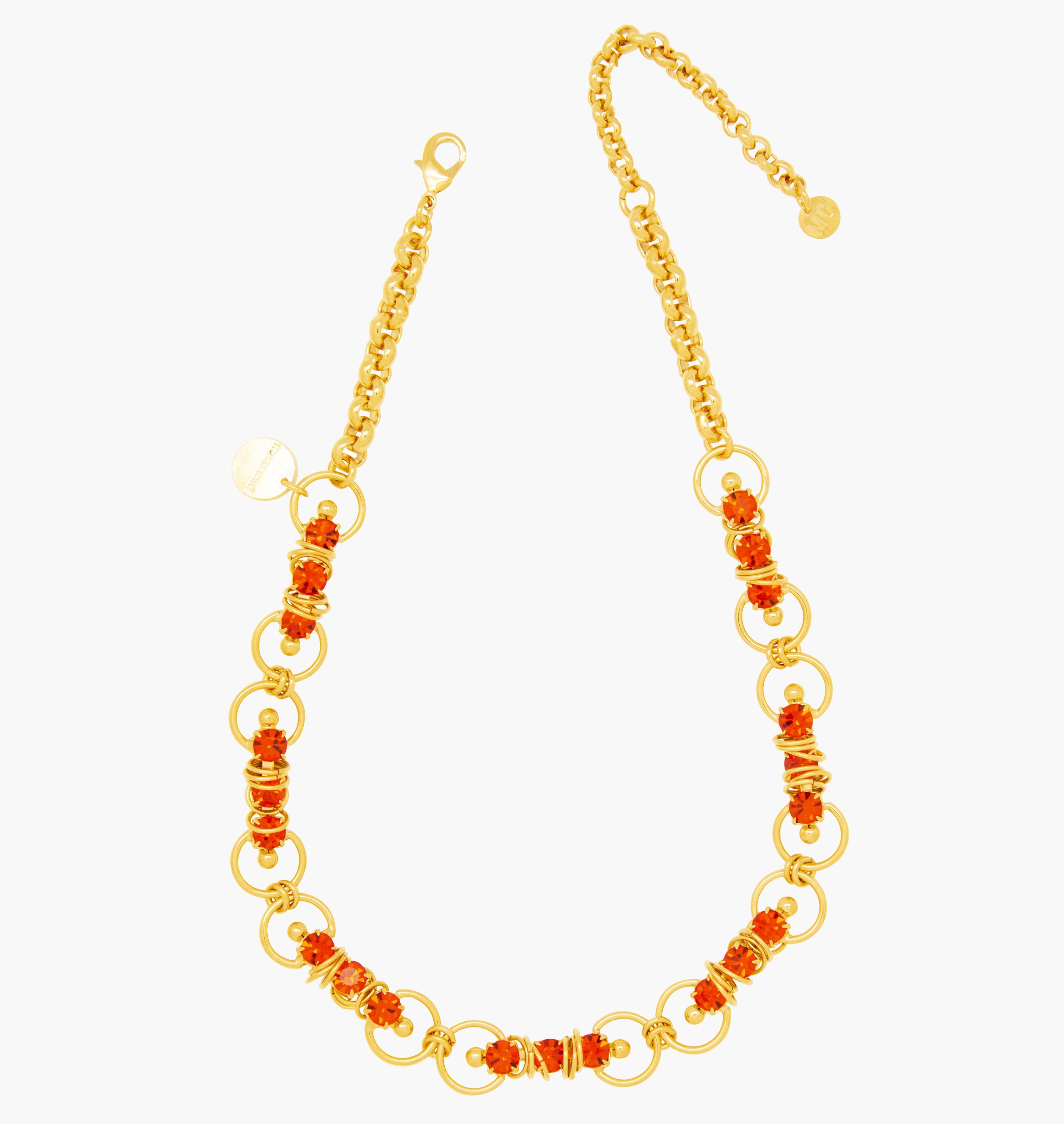 Necklace MIXY Hyacinth - shop.mouttoncollet.com, Moutton colleT, Notre collier MIXY est réalisé en bronze dorées à l'or fin, serties de cristaux scintillants coloris hyacinth avec de grands et petits anneaux. Il est orné d'un médaillon gravé "Moutton colleT" et d'un petit logo gravé "MC". Il sera parfait pour look moderne et étincelant.