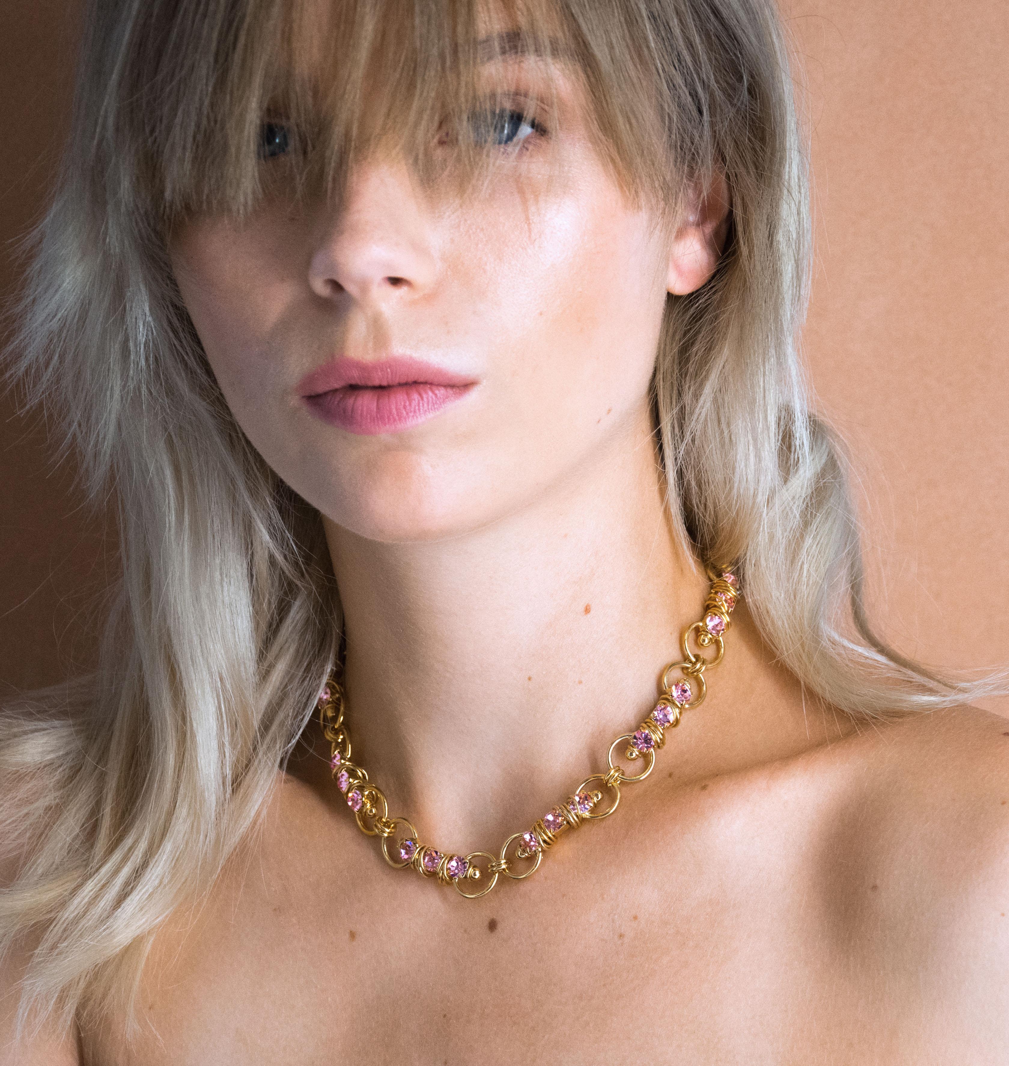 Necklace MIXY Light Rose - shop.mouttoncollet.com, Notre collier MIXY est réalisé en bronze dorées à l'or fin, serties de cristaux scintillants coloris light rose avec de grands et petits anneaux. Il est orné d'un médaillon gravé "Moutton colleT" et d'un petit logo gravé "MC". Il sera parfait pour look moderne et étincelant. swarovski, bijou mariage, bijou ceremonie, moutton collet,