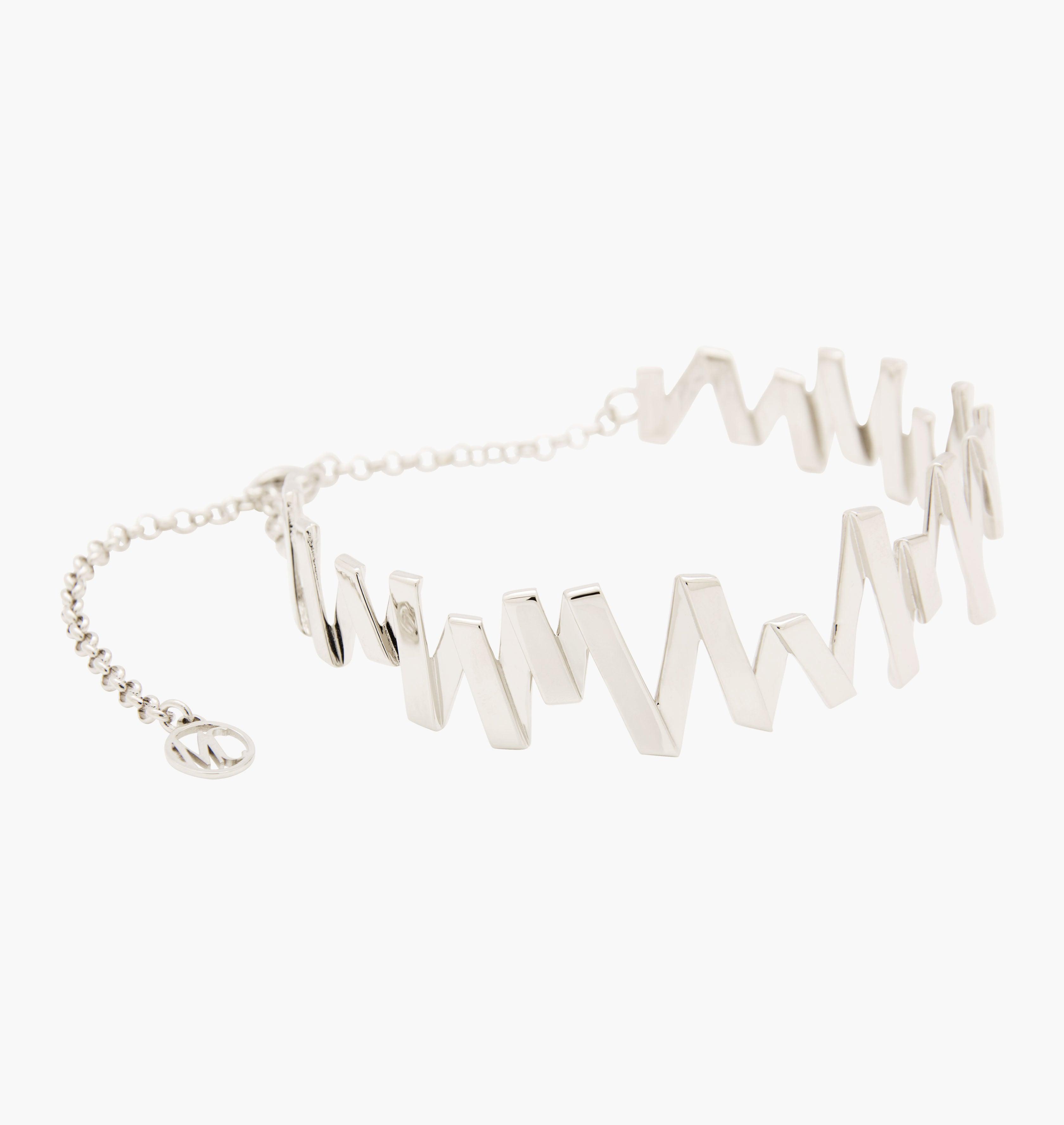 Moutton colleT Notre colier choker VIBRATIONS est réalisé en bronze argenté. Il est orné d'un petit logo "MC". Il habillera votre cou avec une touche fun et chic, pour un look modern et peps. bijoux argenté argent, bijoux créateurs fabriqué made in Belgium , choker originale, choker argent argenté, zig zag, éclair, choker, raz de cou, fabrication Belgique argent argenté, modern, collier raz de cou, collier choker, collier argent argenté, collier chaine