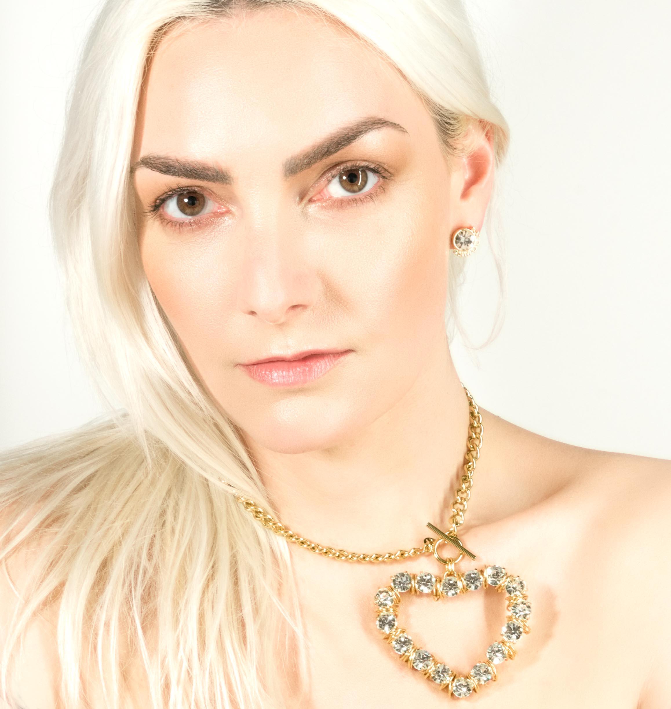 mouttoncollet moutton collet bijoux bijou createur paris belgique belge made in france italie, fashion mode tendance instabijoux instabijou, pdpaola louis vuitton gucci saint laurent chanel vogue aya nakamura cadeau coup de coeur, pandora histoiredor, amazone, cartier hermes maty boucles doreille bracelet collier galerie lafayette cleor dior messika gucci balenciaga cristal nacre perle doré anna wintour jewelry fashion crush luxe belgique belgium paris, bijoux mariage amour