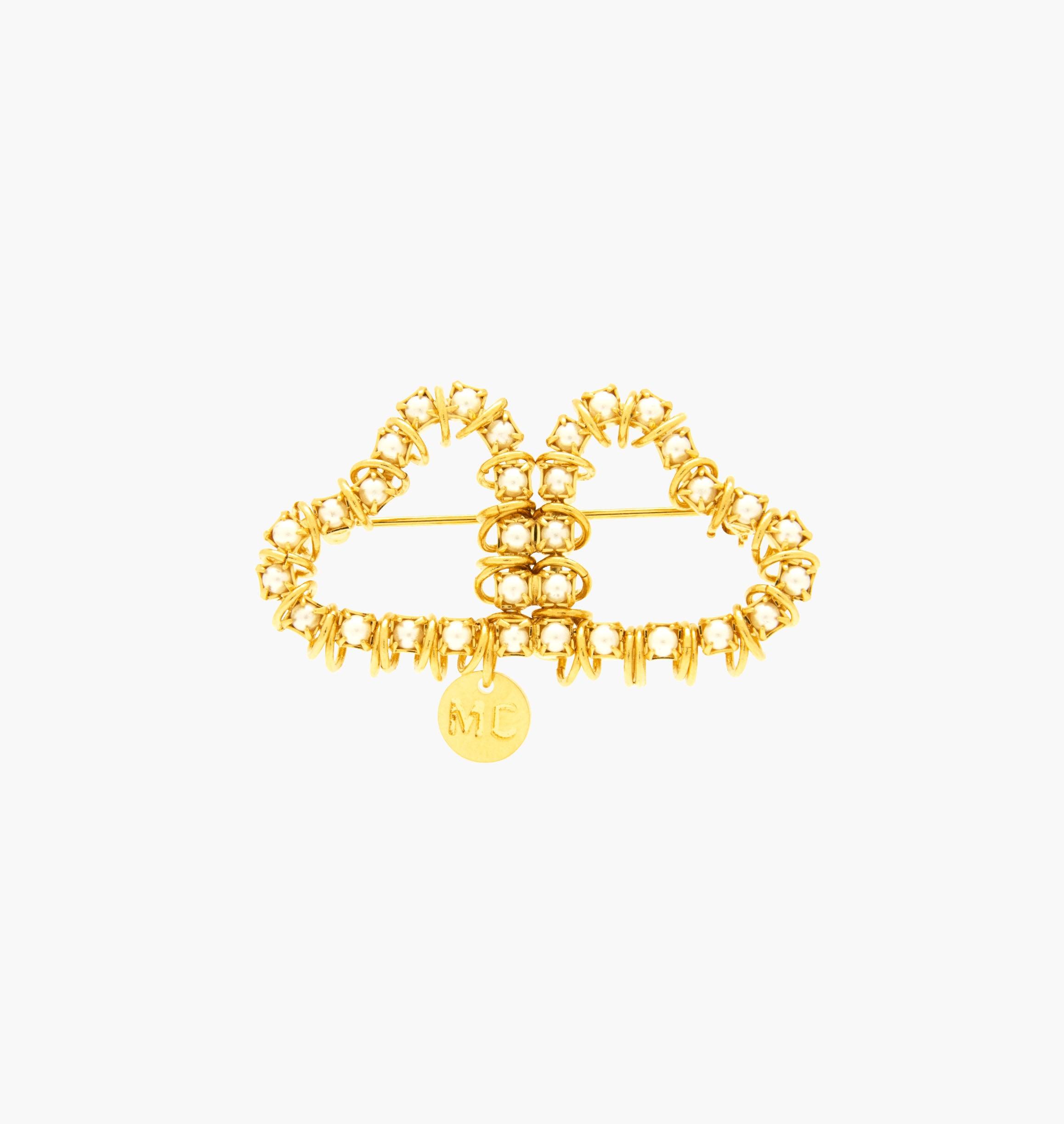 Brooch BISOUS Nacre - shop.mouttoncollet.com, Moutton colleT, Nos broches BISOUS sont réalisées en bronze dorées à l'or fin, serties de perles nacre et de petits anneaux. Elles seront parfaites pour look moderne et étincelant. broche perle nacre, broche mariage, broche robe de marié, tenue de soiree elegante, bijoux elegants, bijoux fait main, createurs de mode francaise, createurs de mode belge,