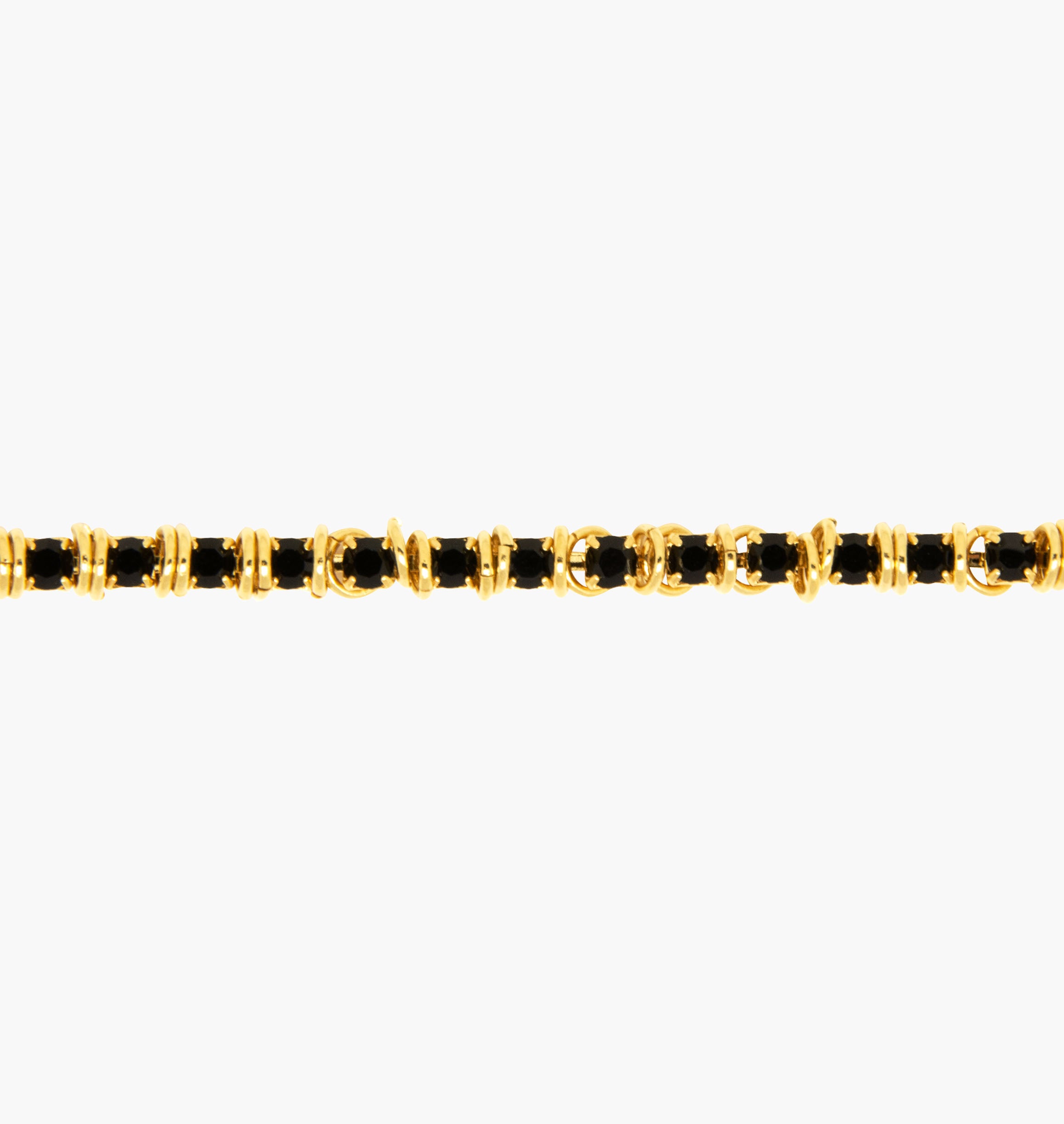 Bracelet LUCIOLE Black - shop.mouttoncollet.com, Moutton colleT Notre bracelet LUCIOLE est réalisé en bronze dorées à l'or fin, serties de cristaux scintillants coloris noir avec de grands anneaux. Il est orné d'un médaillon gravé "Moutton colleT" et d'un petit logo gravé "MC". Il sera assez discret pour être associé à vos tenues du quotidien.
